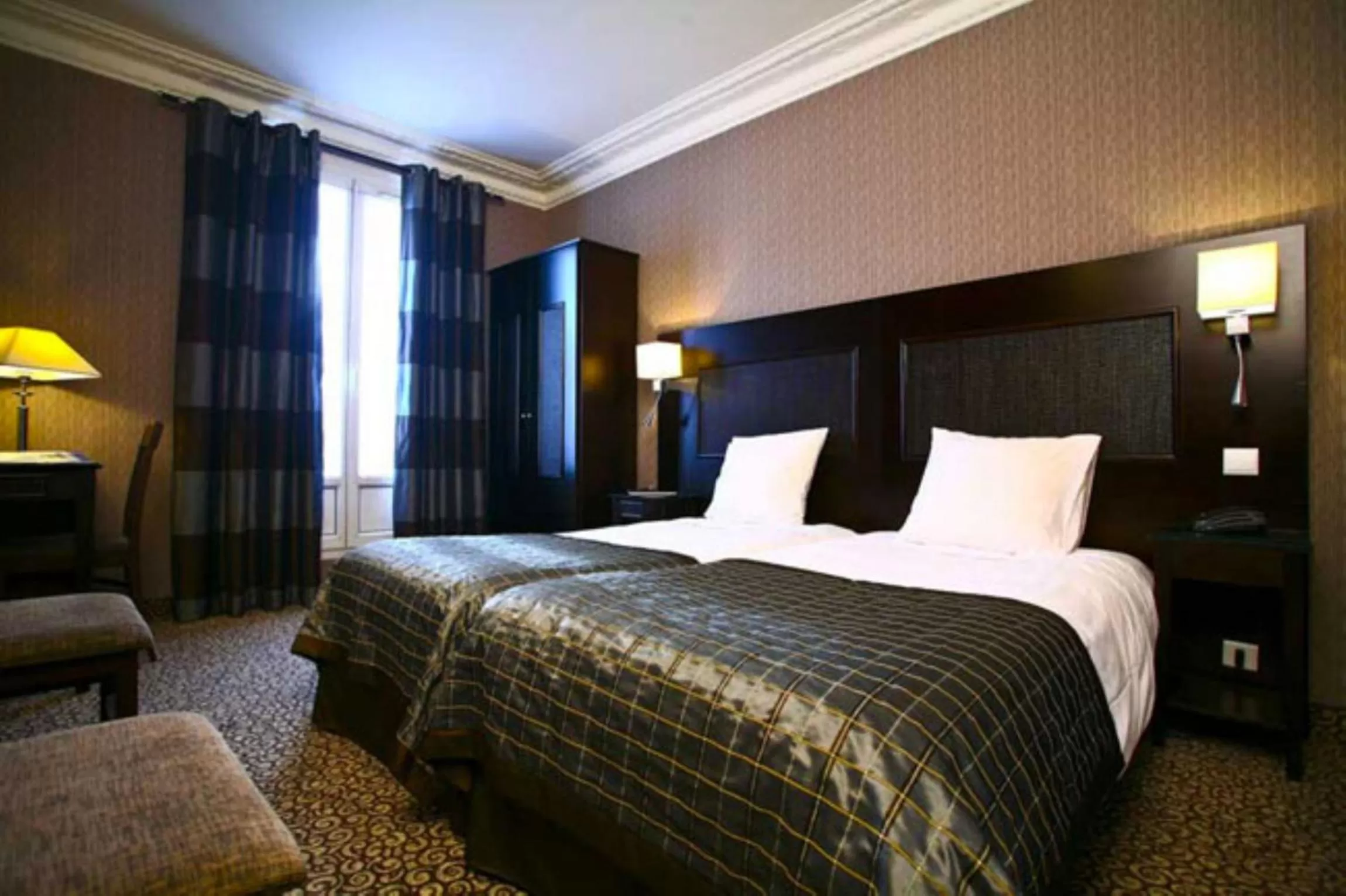 Bed in Convention Montparnasse