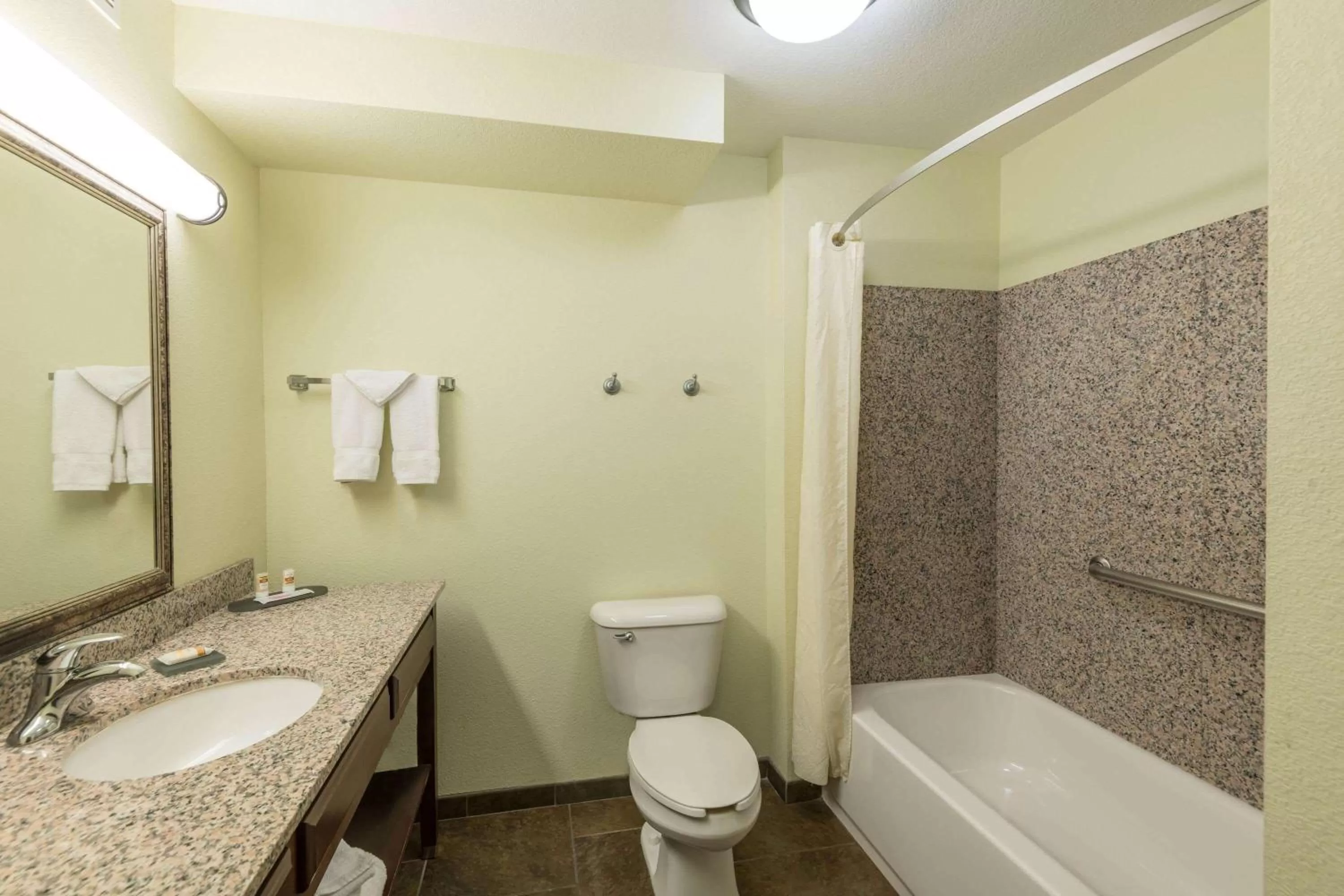 Bathroom in La Quinta by Wyndham Las Vegas Airport South