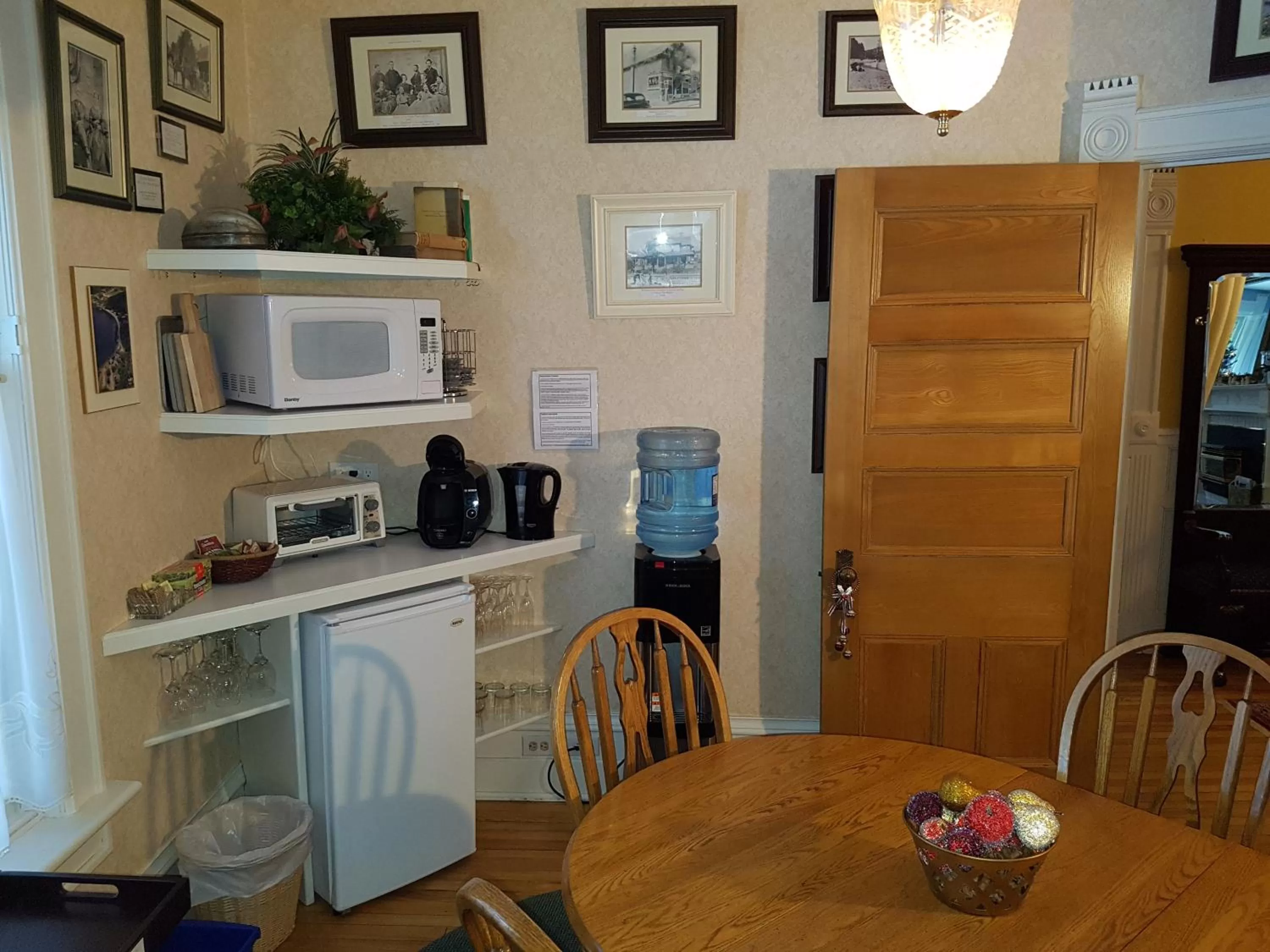 Coffee/tea facilities in Les Trois Erables Boutique Inn