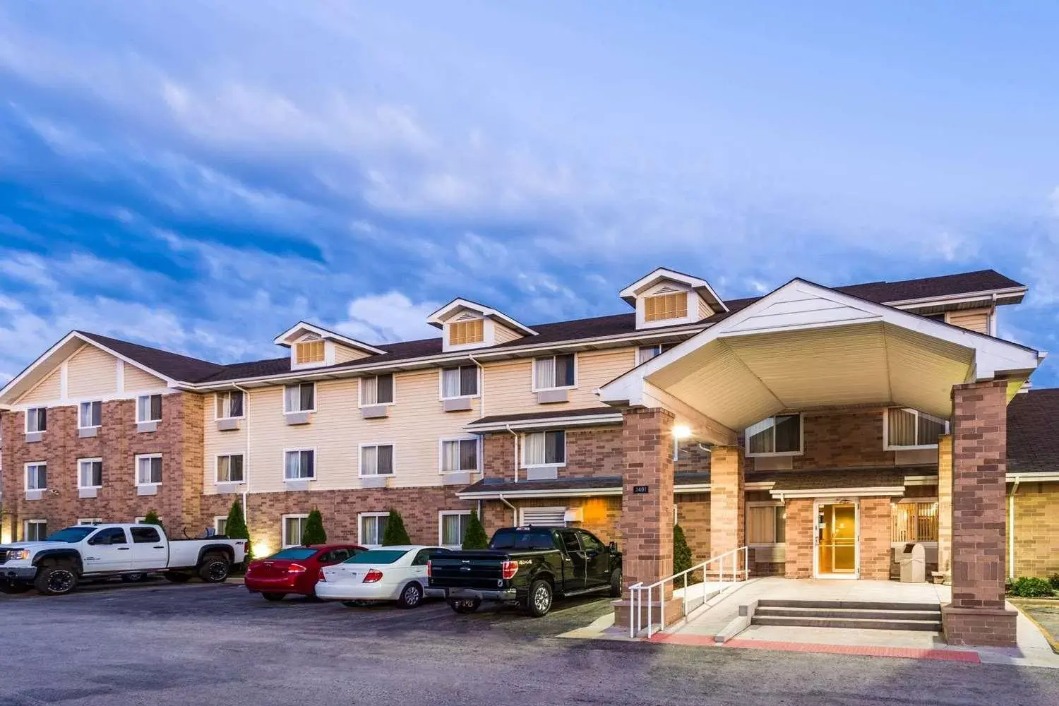 Facade/entrance, Property Building in Super 8 by Wyndham Joliet I-55 N/Chicago