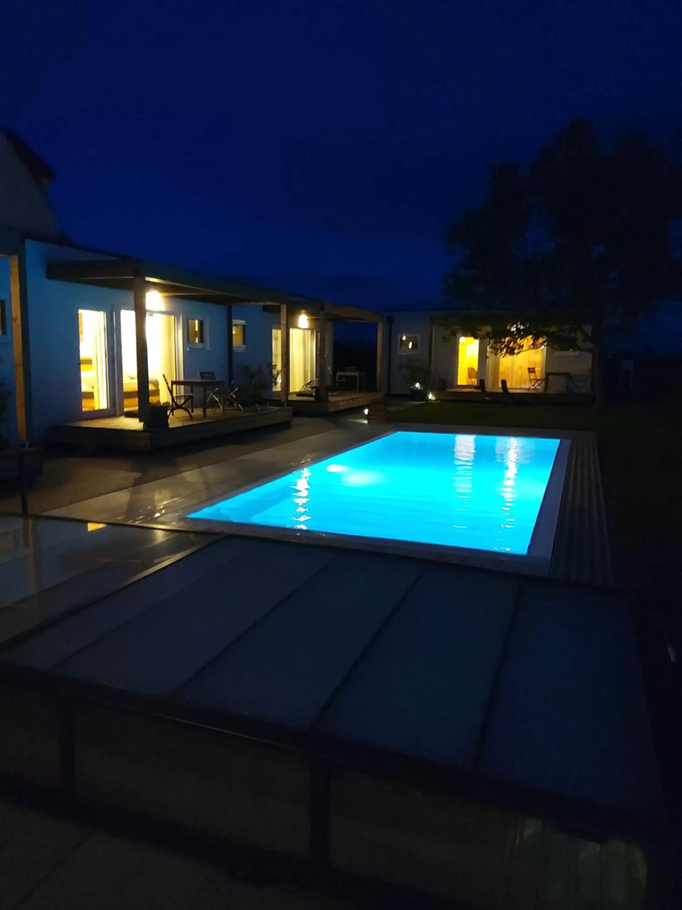 Property building, Swimming Pool in Zimmerei - Landgasthaus Karlo
