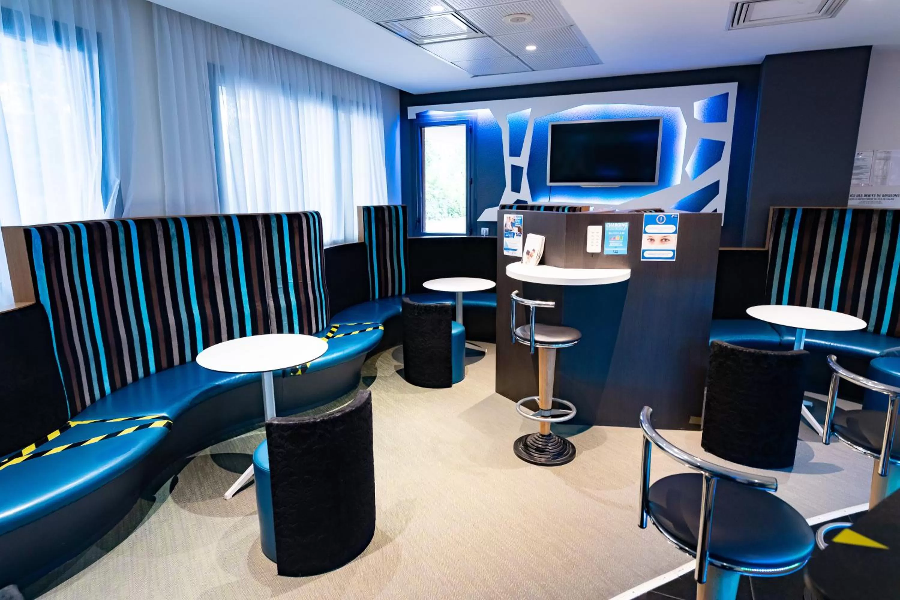 Lobby or reception in Holiday Inn Express Arras by IHG