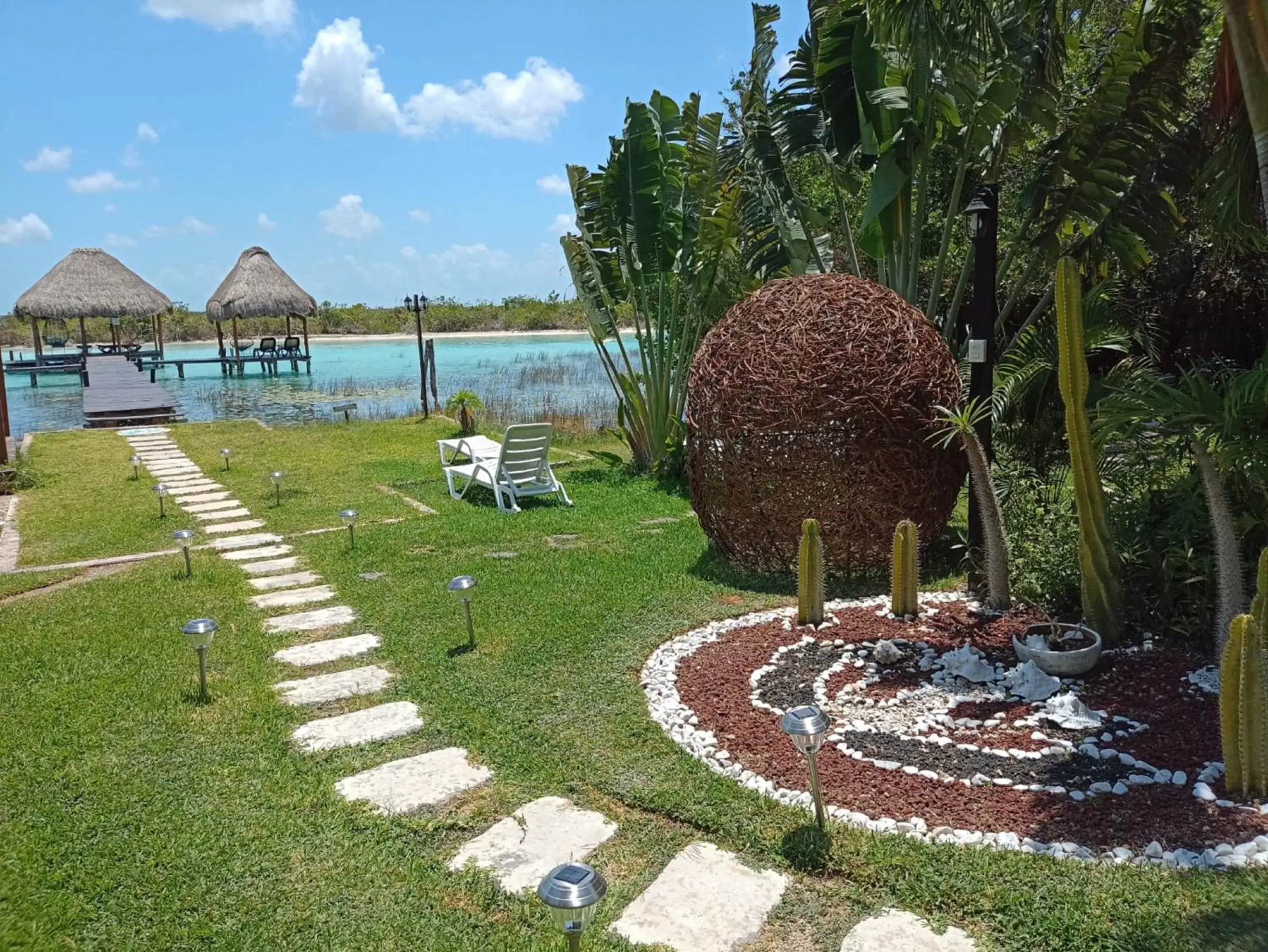 Sea view, Garden in Casa Shiva Bacalar by MIJ