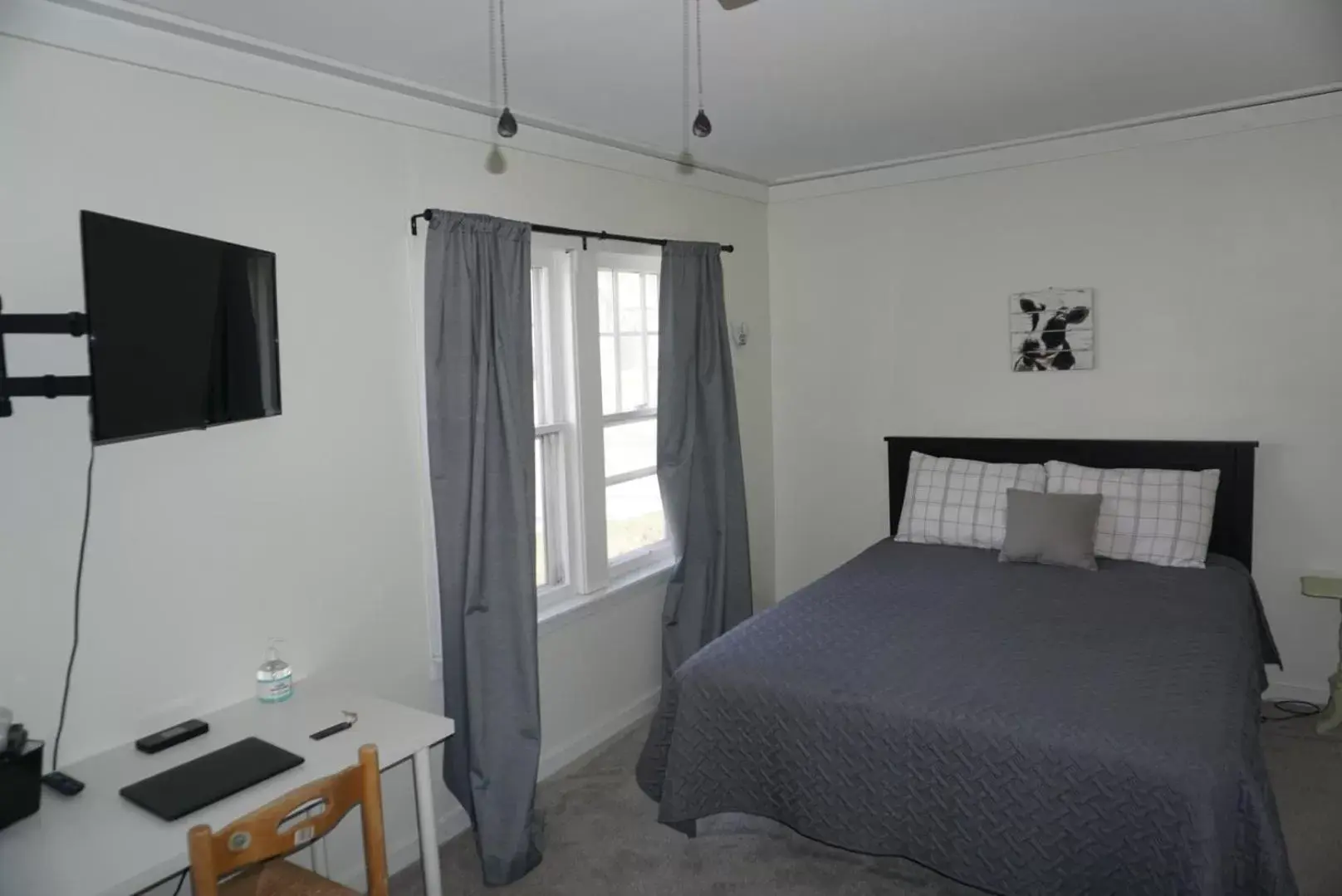 Bedroom, Bed in Charlevoix House - The Northside