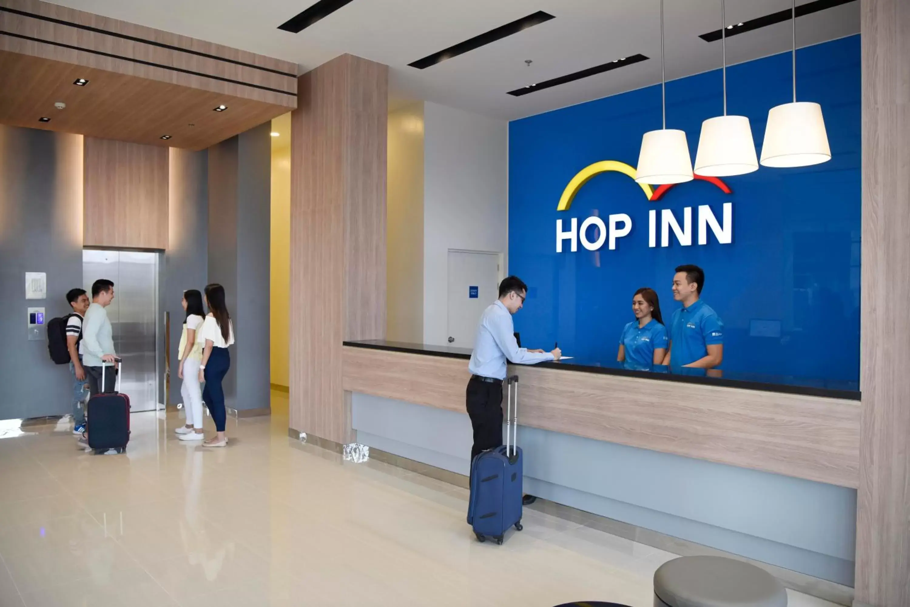Lobby or reception in Hop Inn Hotel Aseana City Manila
