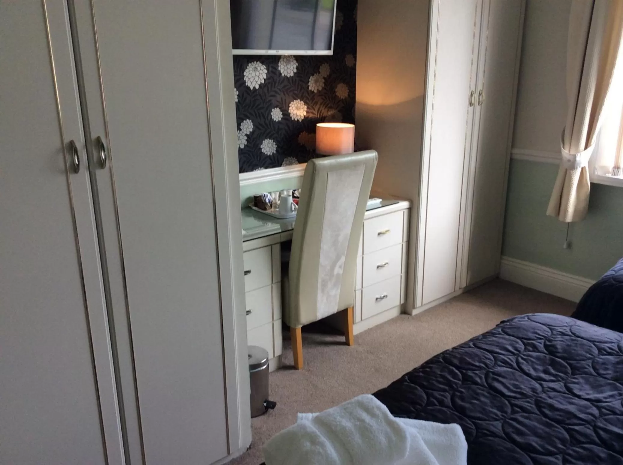 Bed in Alma Lodge Guest House