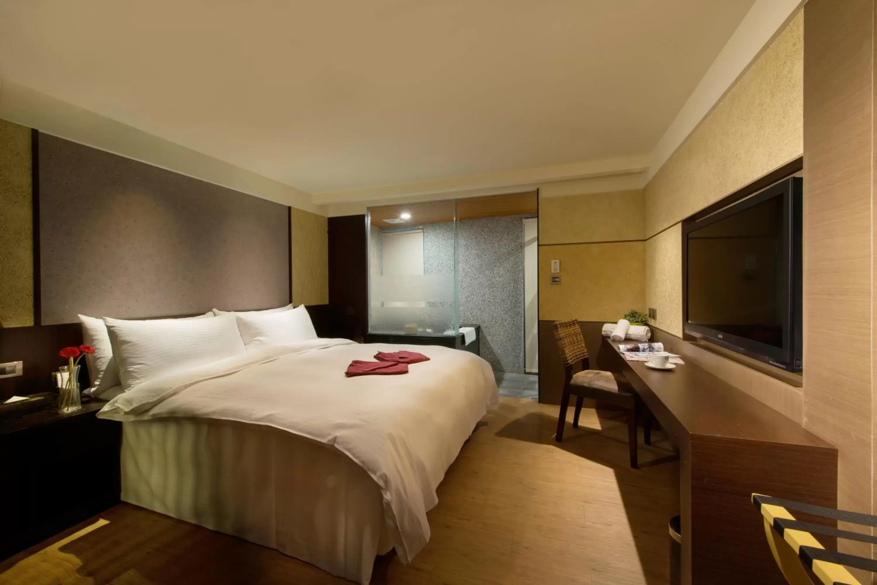 Photo of the whole room, Bed in Beitou Hot Spring Resort