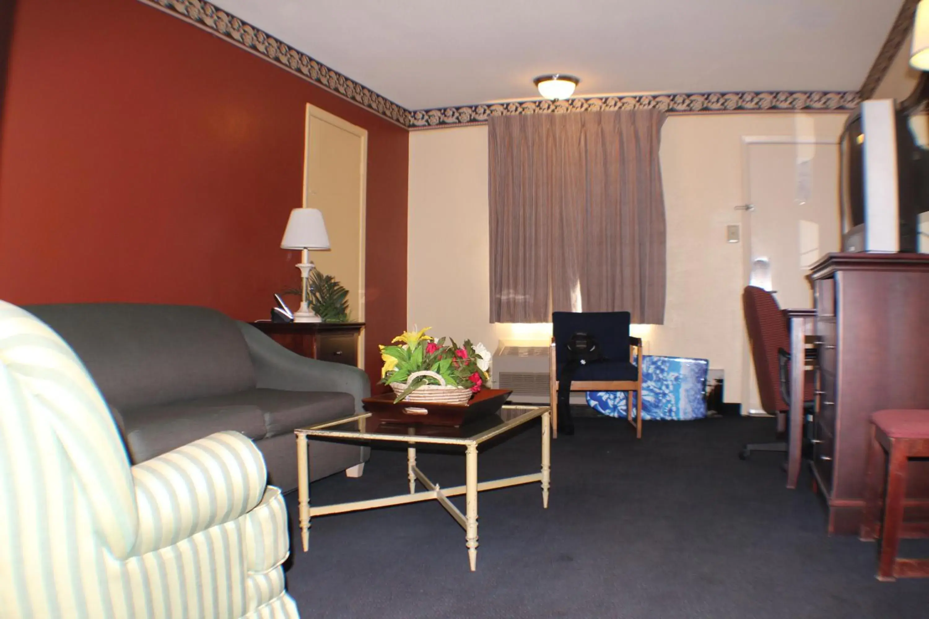 Photo of the whole room, Seating Area in Value Inn & Suites - Harlingen