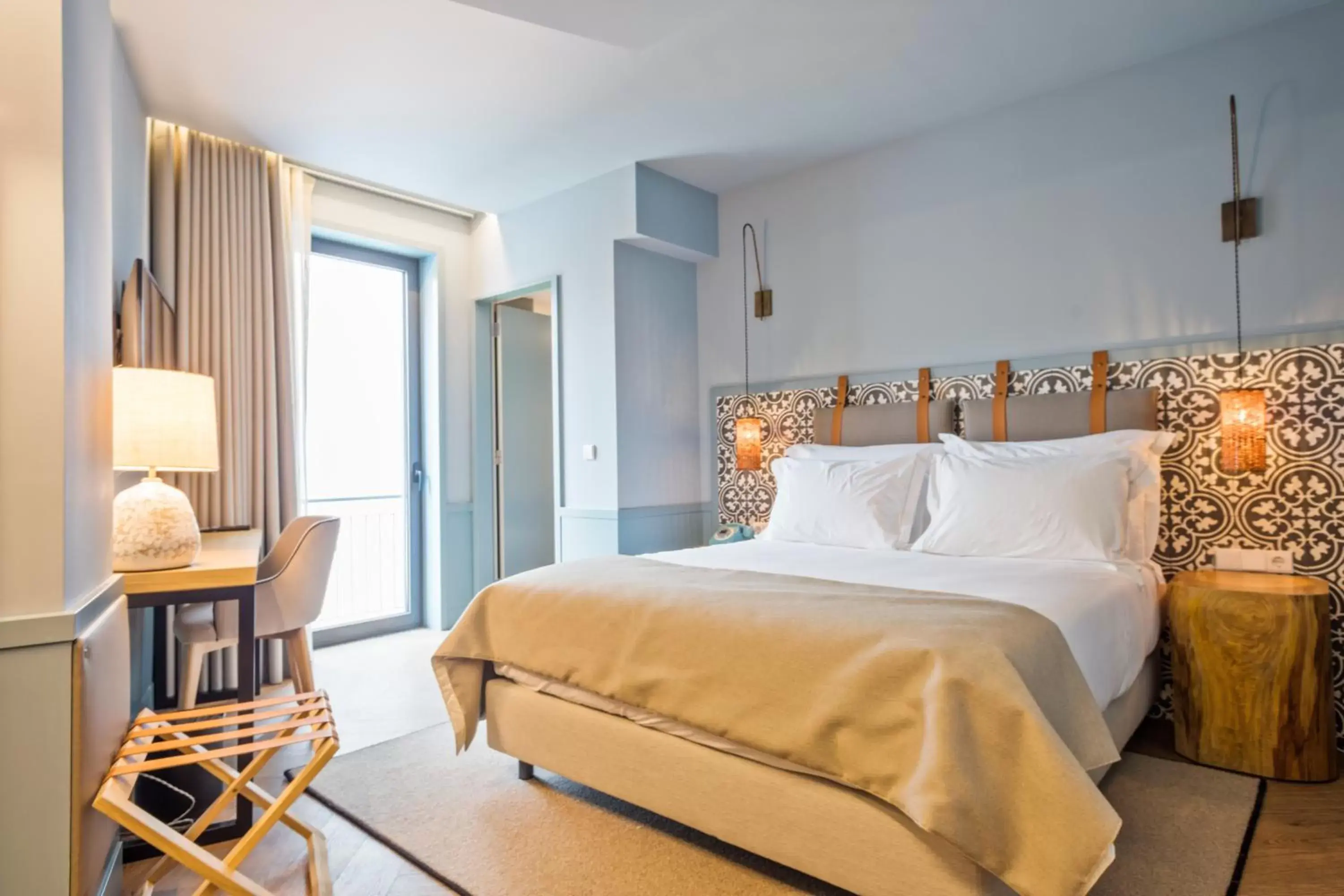 Property building, Bed in Pur Oporto Boutique Hotel by actahotels