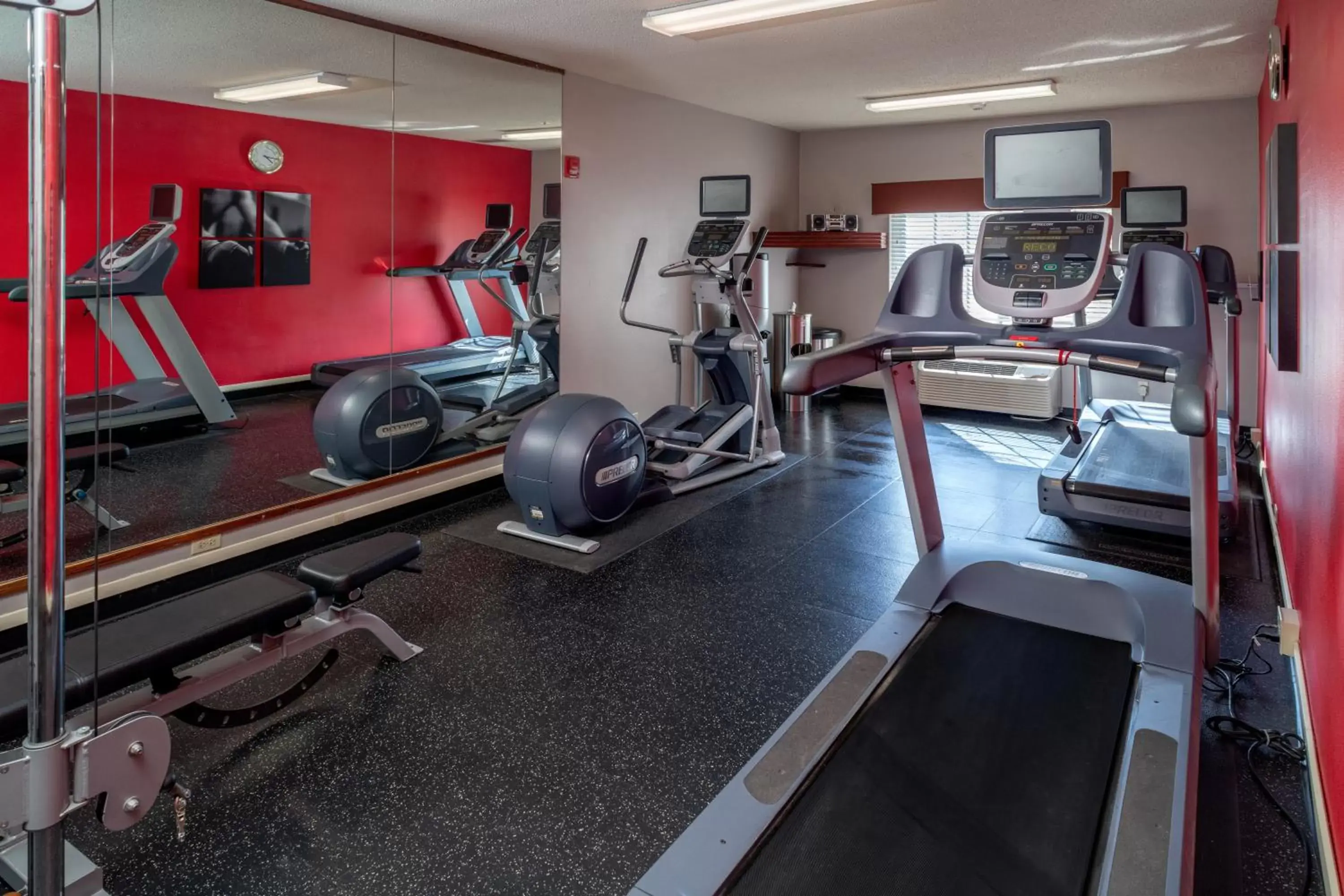 Fitness centre/facilities, Fitness Center/Facilities in Country Inn & Suites by Radisson, Charleston South, WV