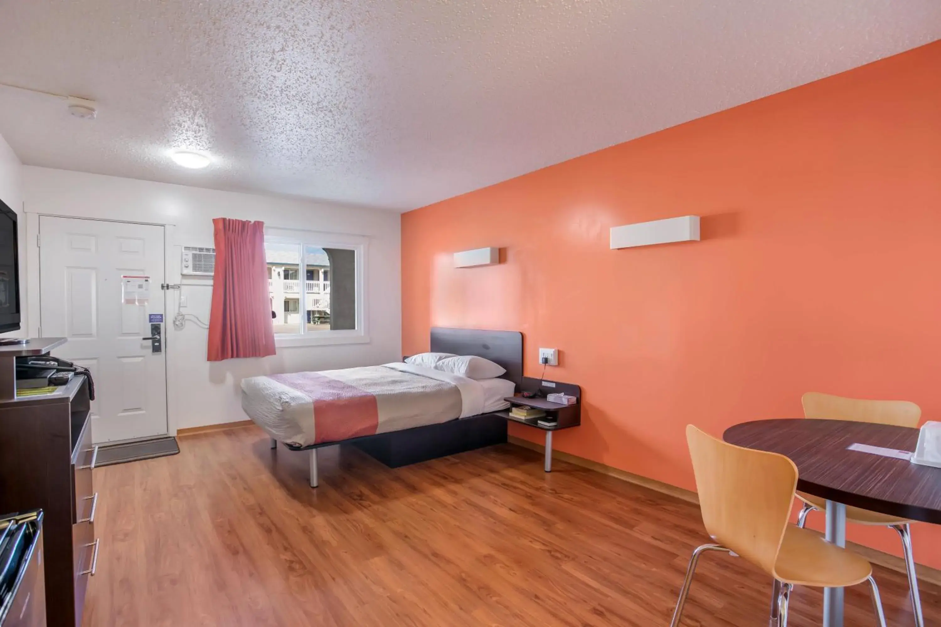 Photo of the whole room in Motel 6-Camrose, AB