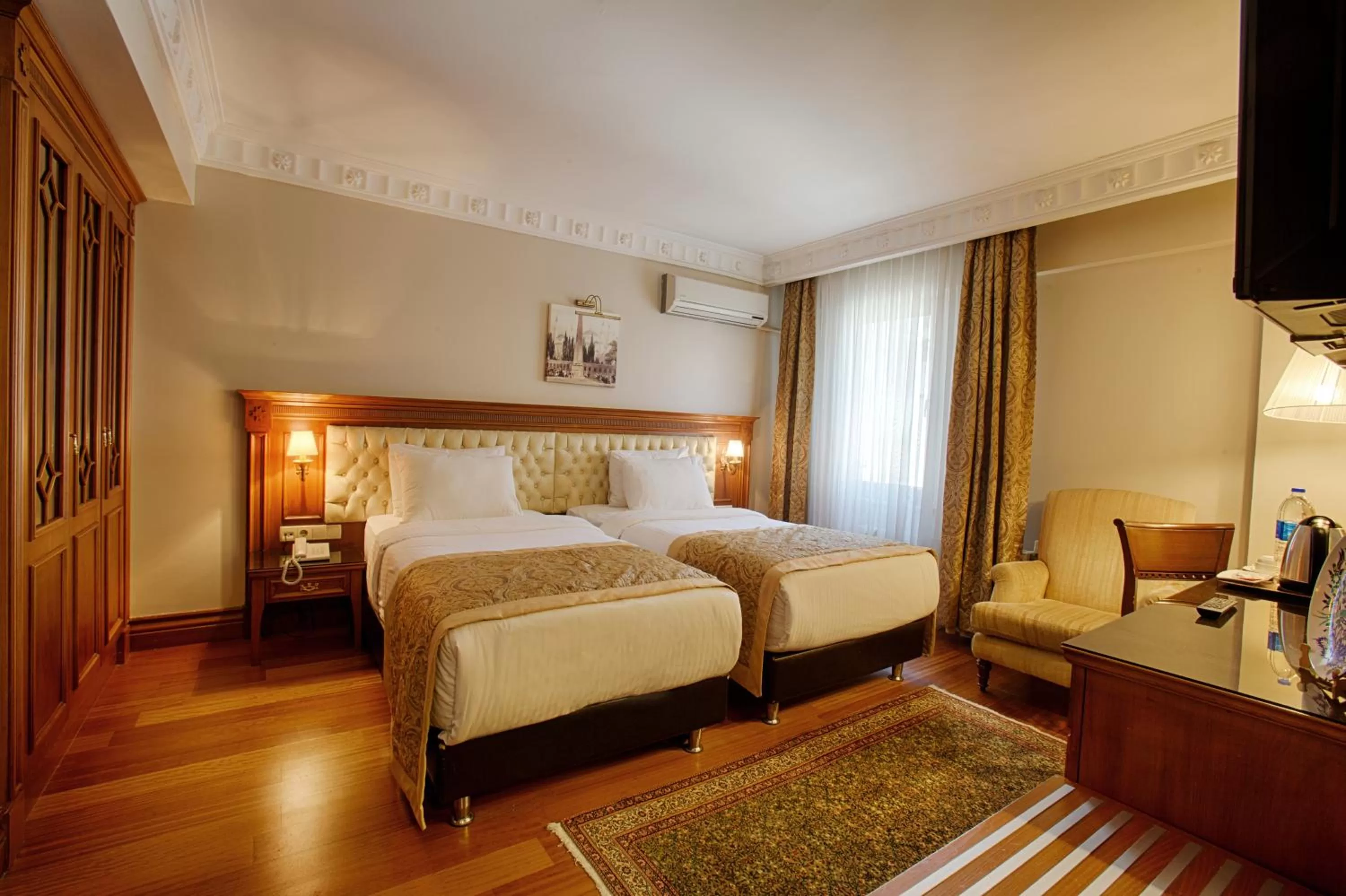 Photo of the whole room, Bed in Hotel Sumengen