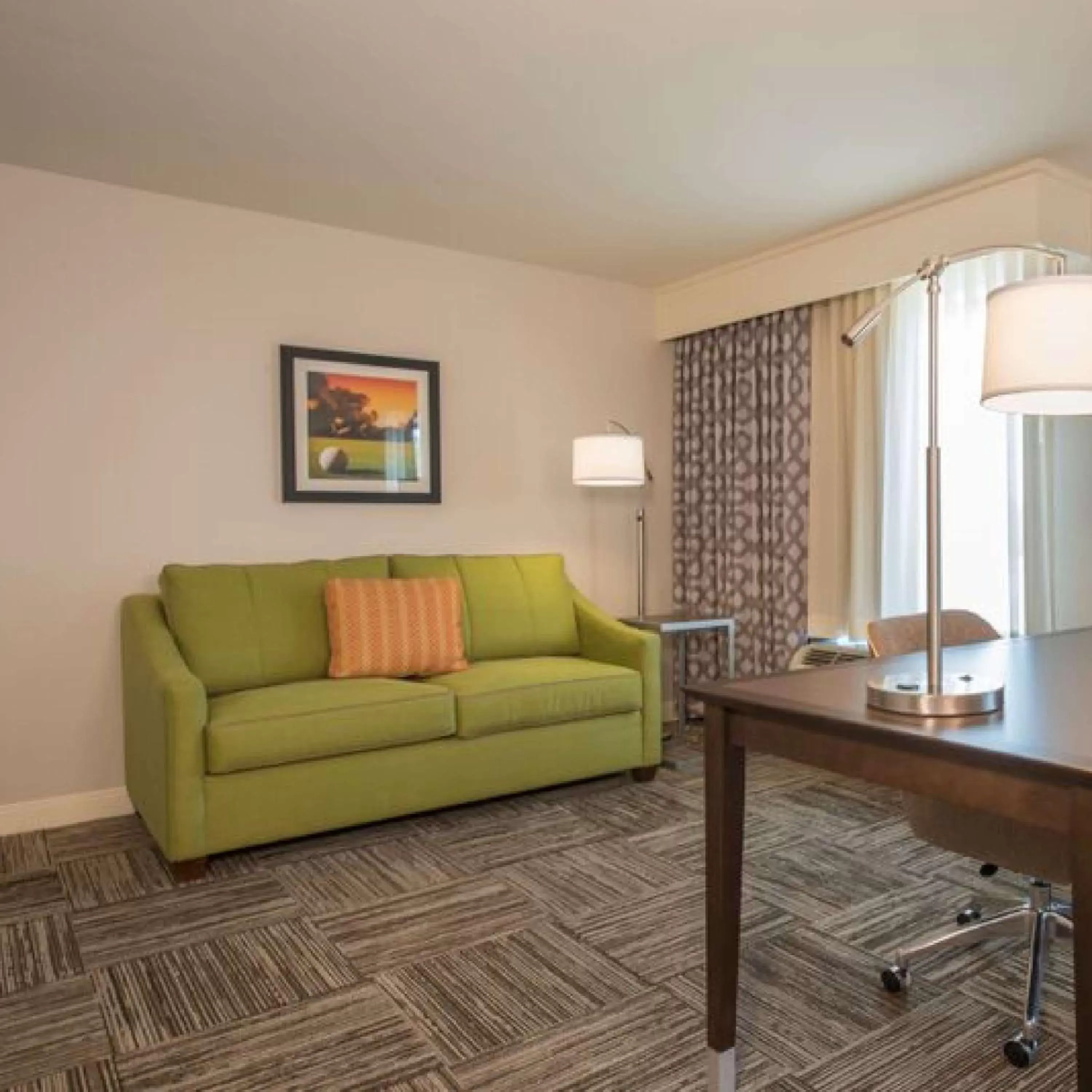 Bedroom, Seating Area in Hampton Inn By Hilton Waynesboro, GA
