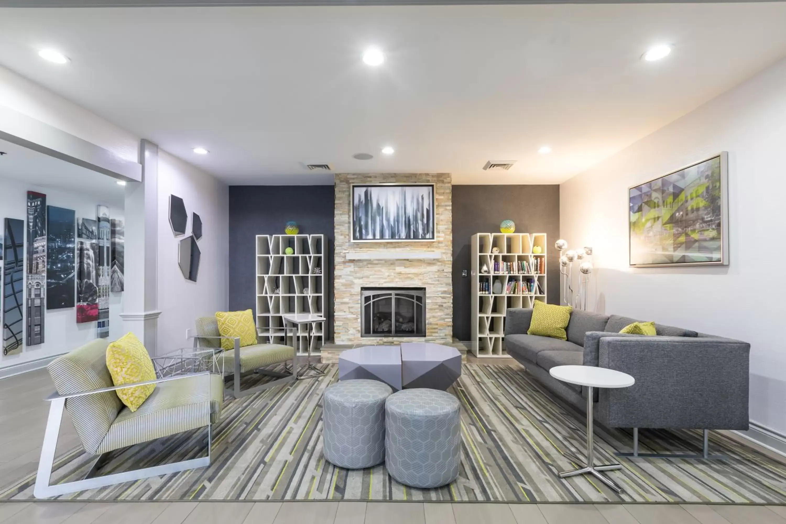 Lobby or reception in Country Inn & Suites by Radisson Asheville Downtown Tunnel Road Lobby or reception in Country Inn & Suites by Radisson Asheville Downtown Tunnel Road