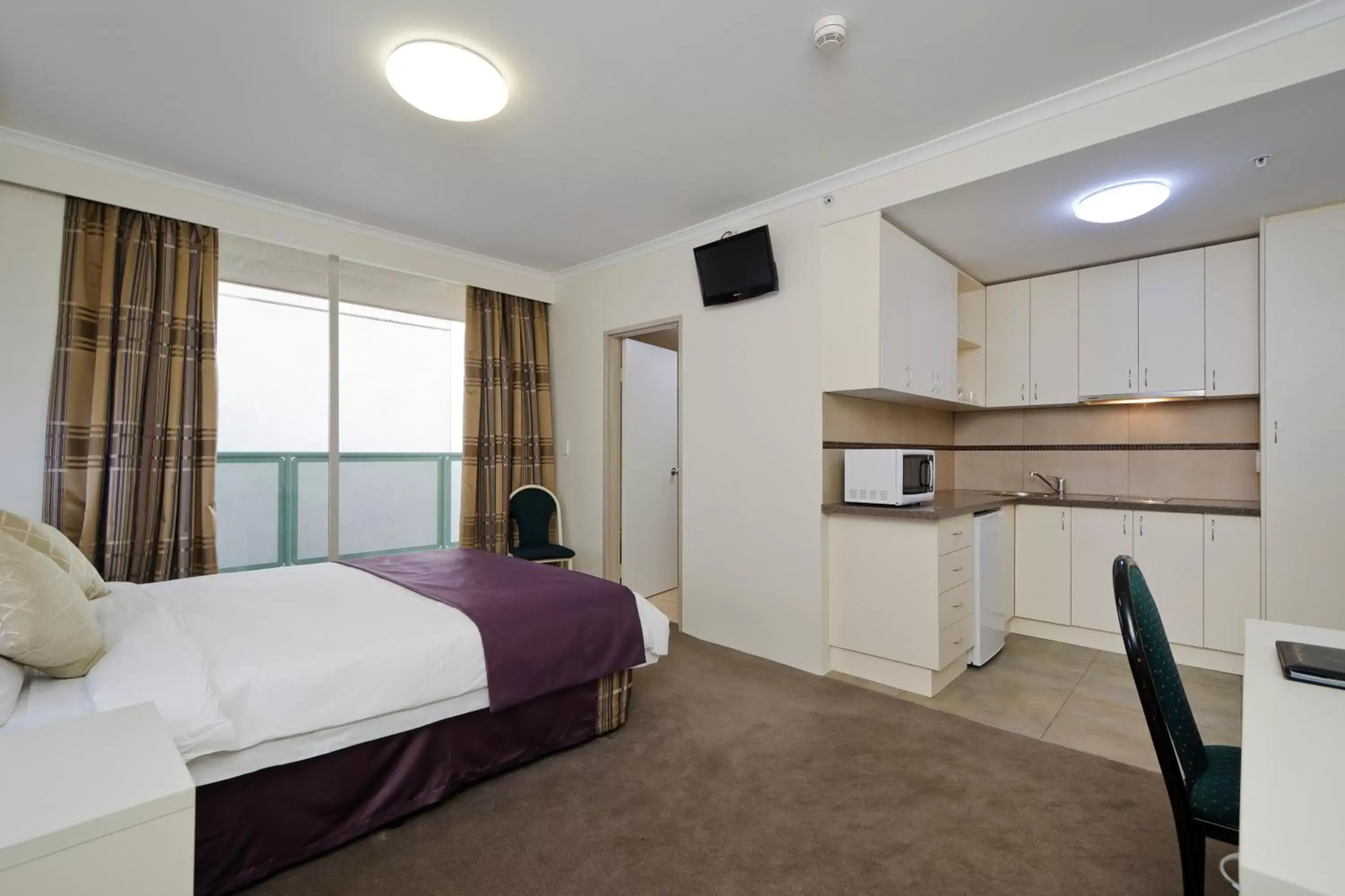 Bed in Carlton Lygon Lodge