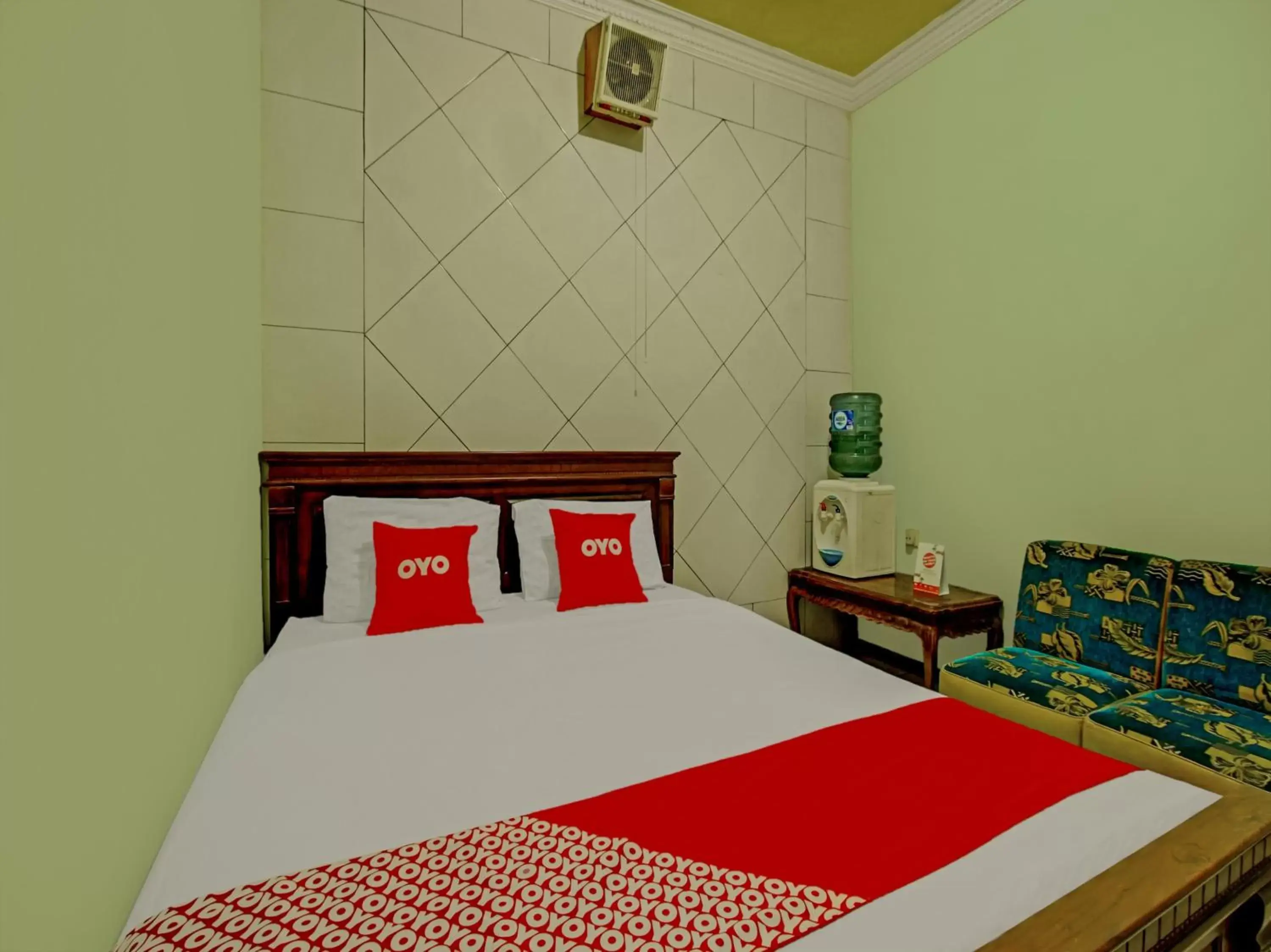 Bedroom in SUPER OYO 90031 Villa Papada