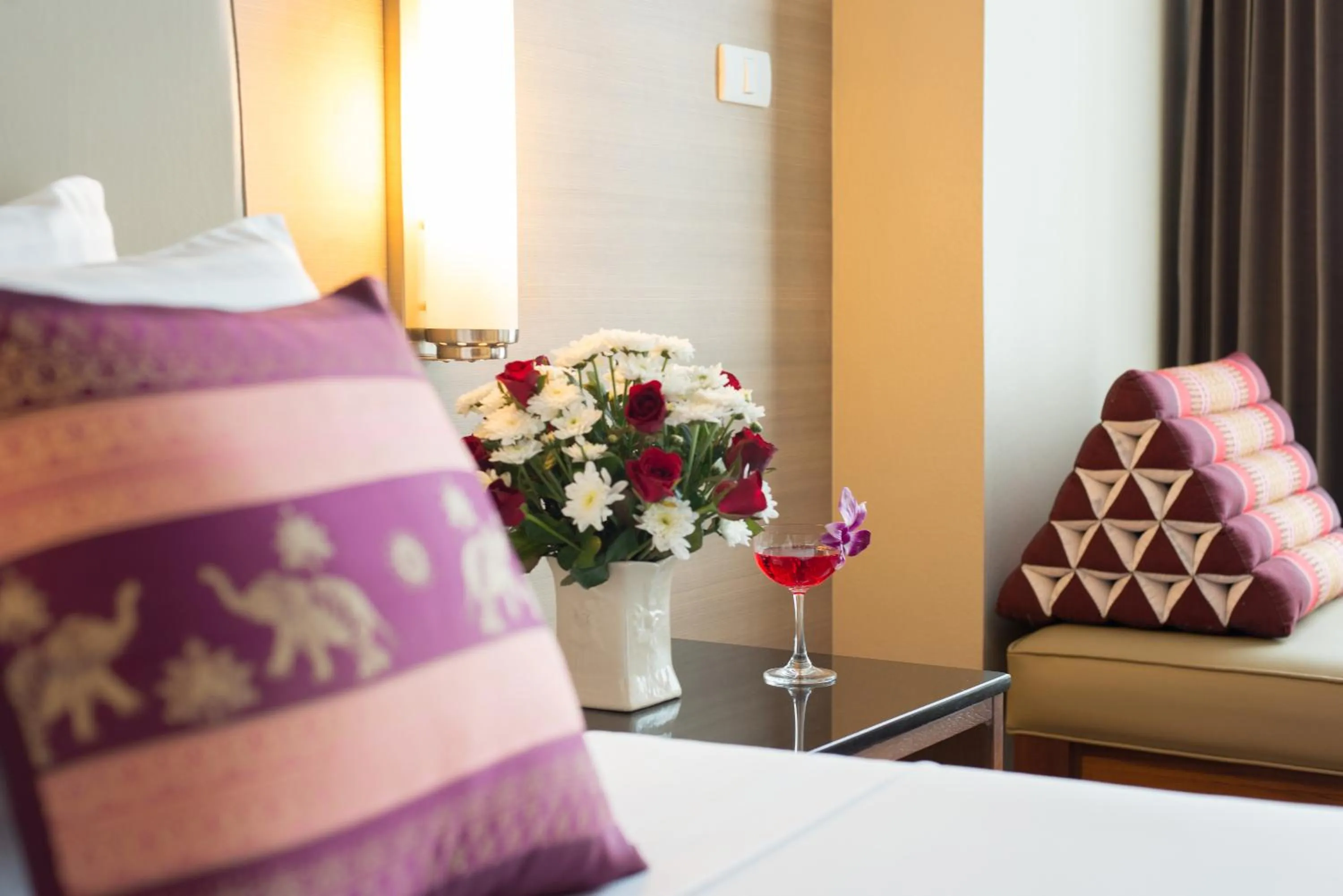 Bed in Marsi Hotel Bangkok