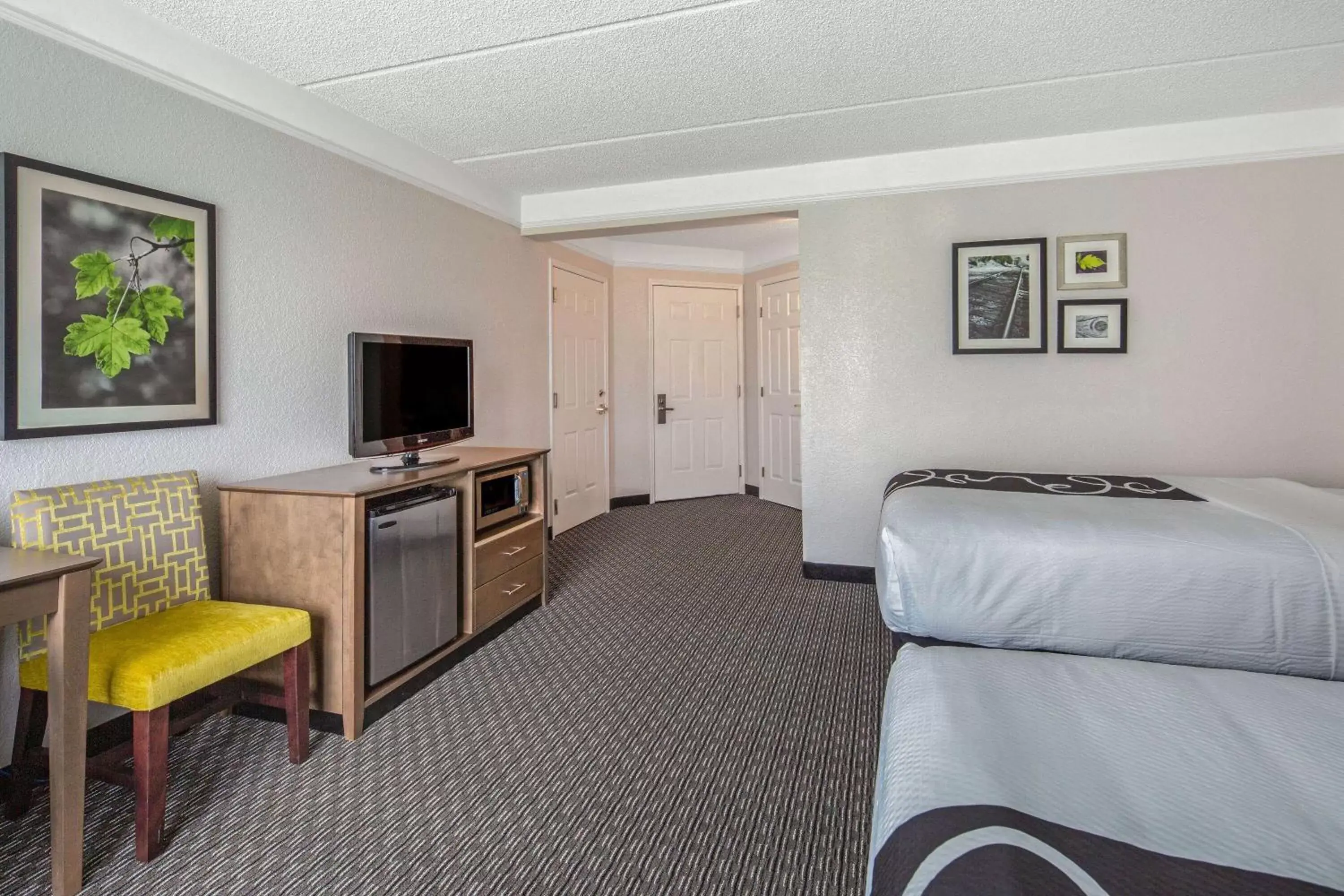 Photo of the whole room, TV/Entertainment Center in La Quinta by Wyndham Miami Airport West