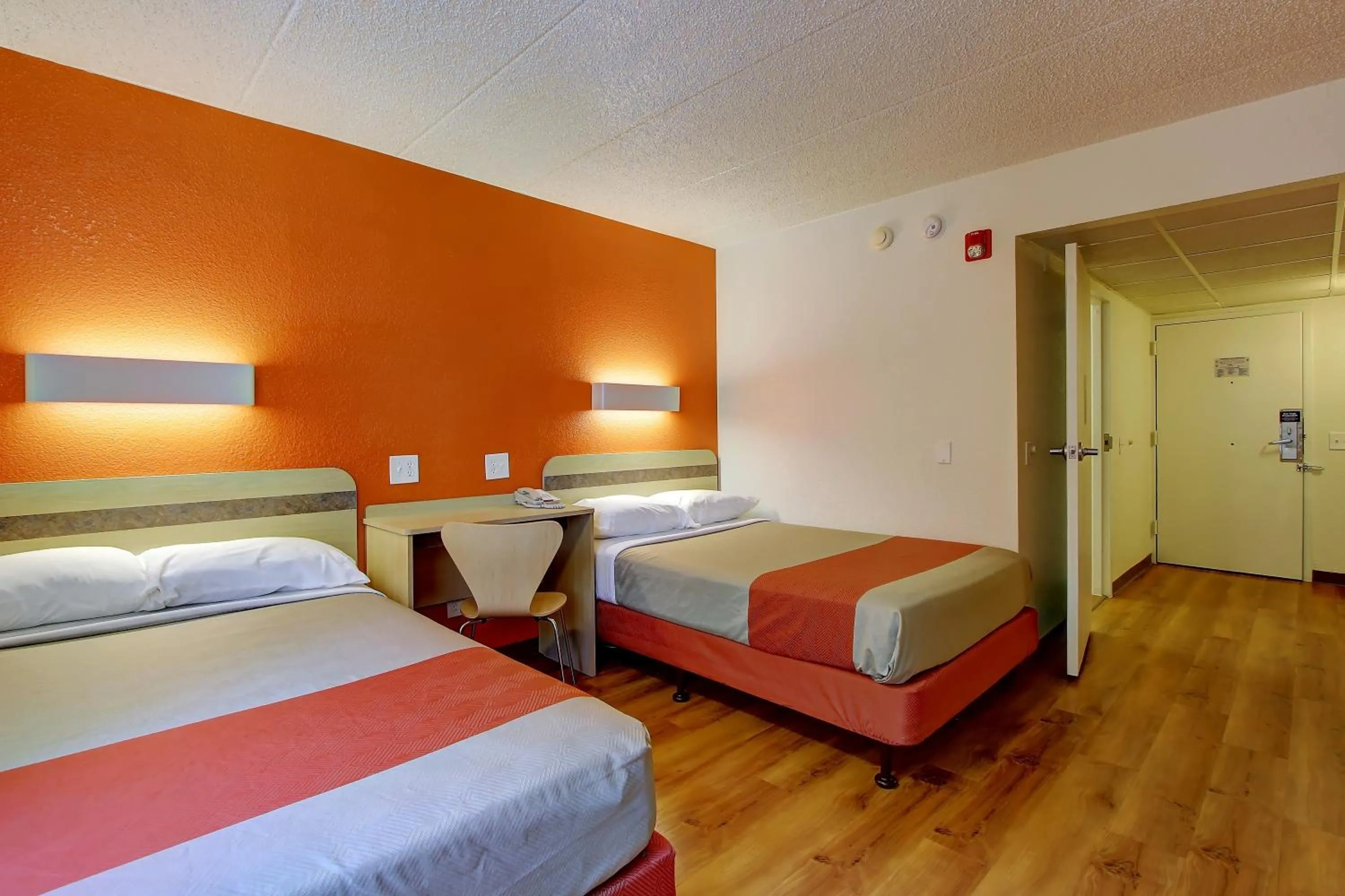 Bedroom, Bed in Motel 6-York, PA - North