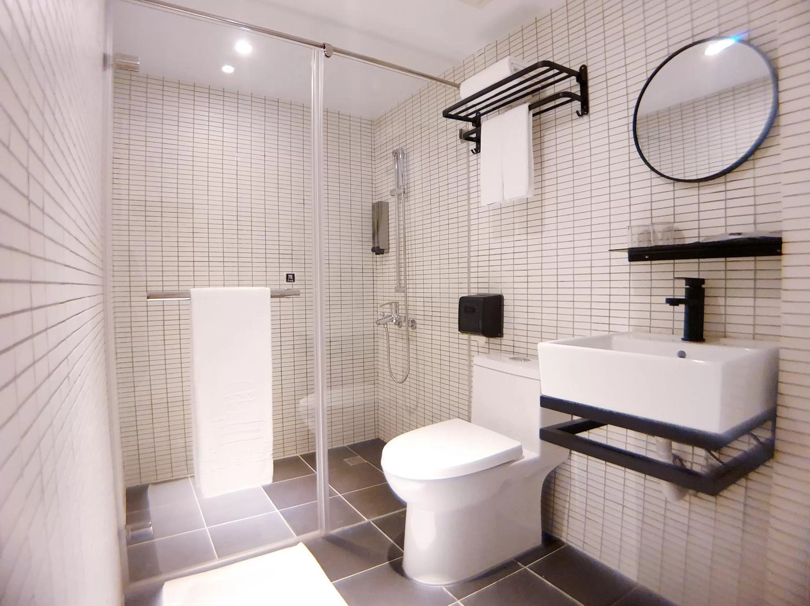 Shower, Bathroom in Jia's Inn