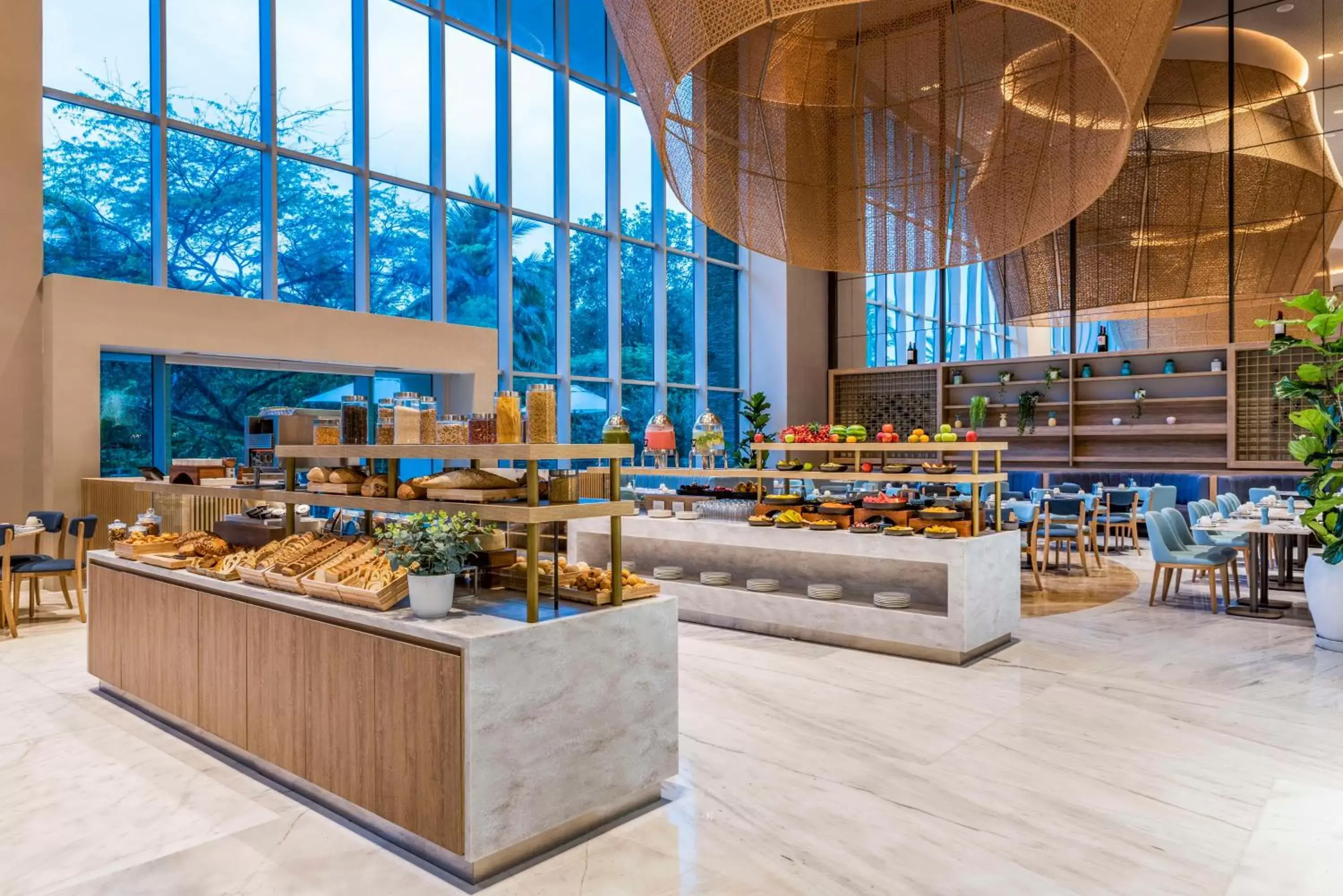 Breakfast, Restaurant/Places to Eat in Hilton Santa Marta