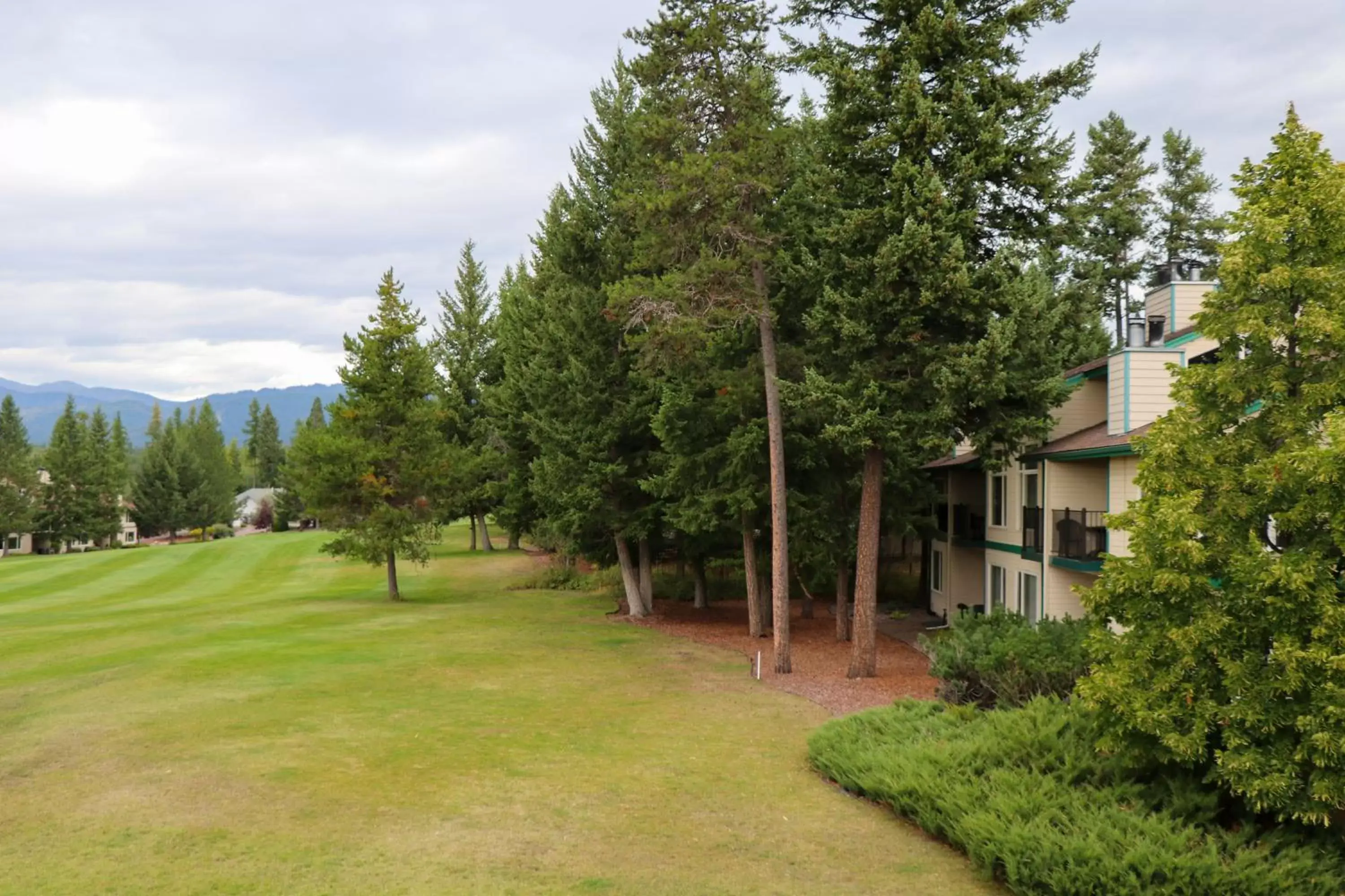 Golfcourse, Garden in Meadow Lake Resort & Condos