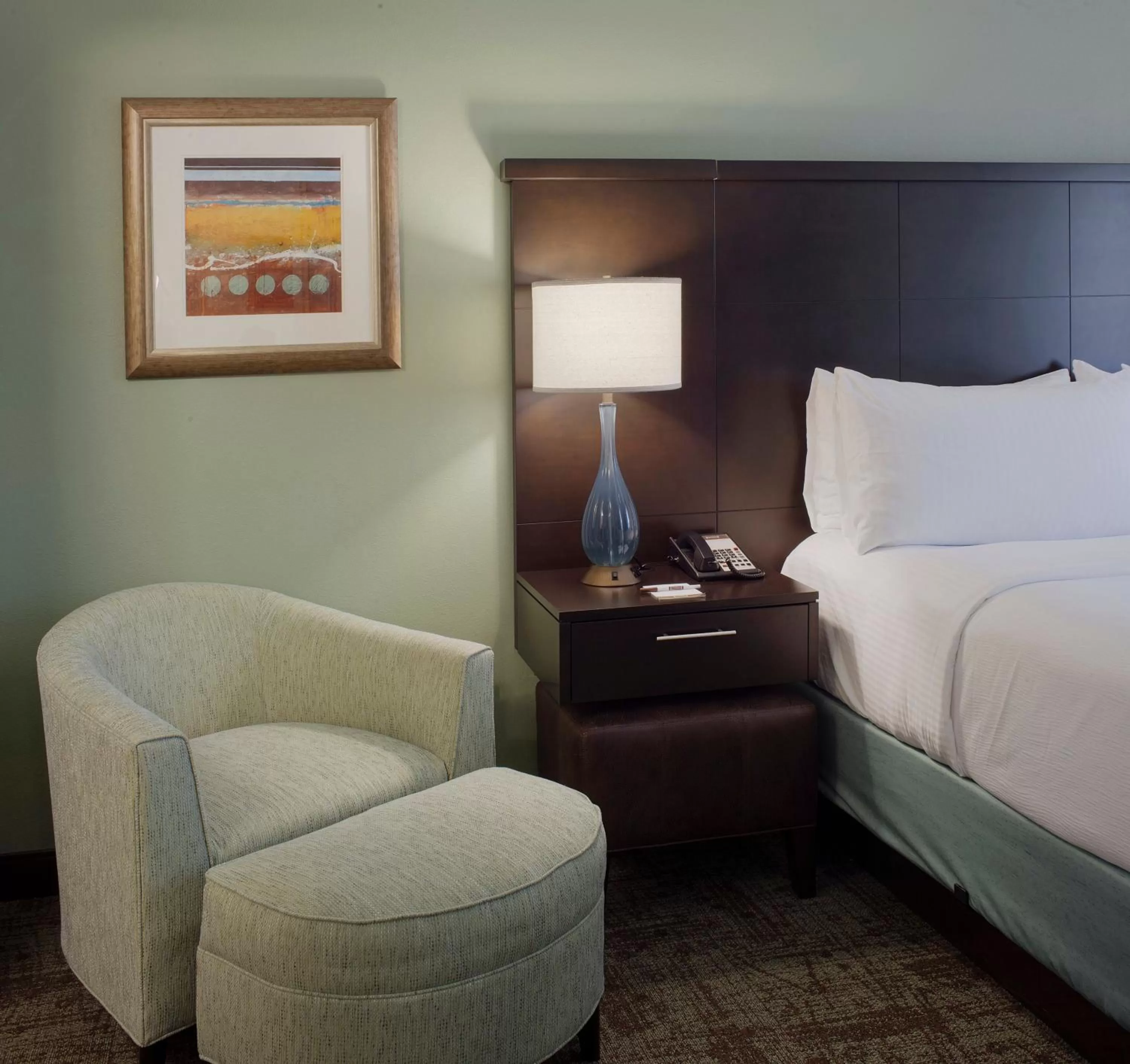 Photo of the whole room, Bed in Staybridge Suites Fayetteville by IHG