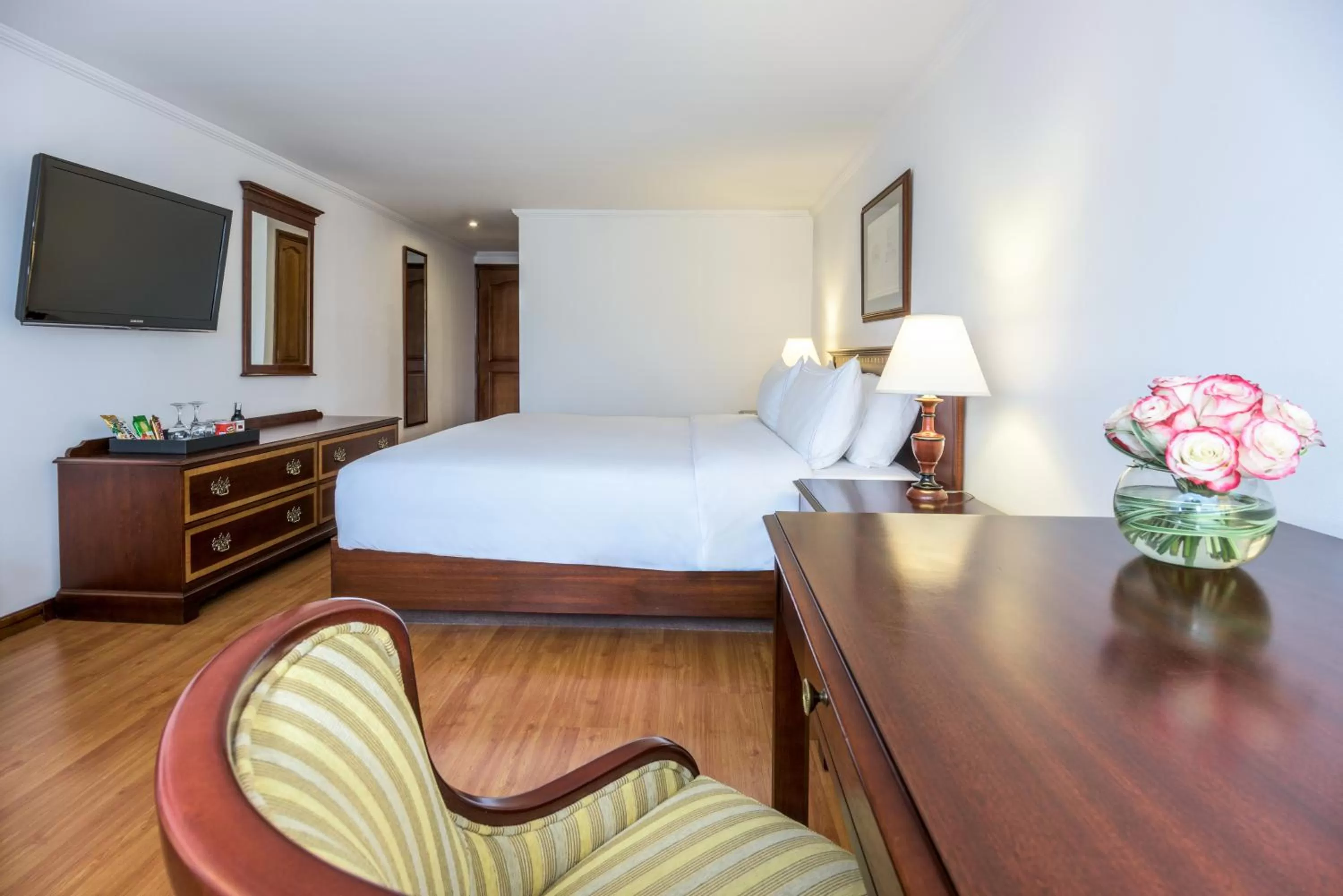 Photo of the whole room, Bed in Radisson Bogota Metrotel