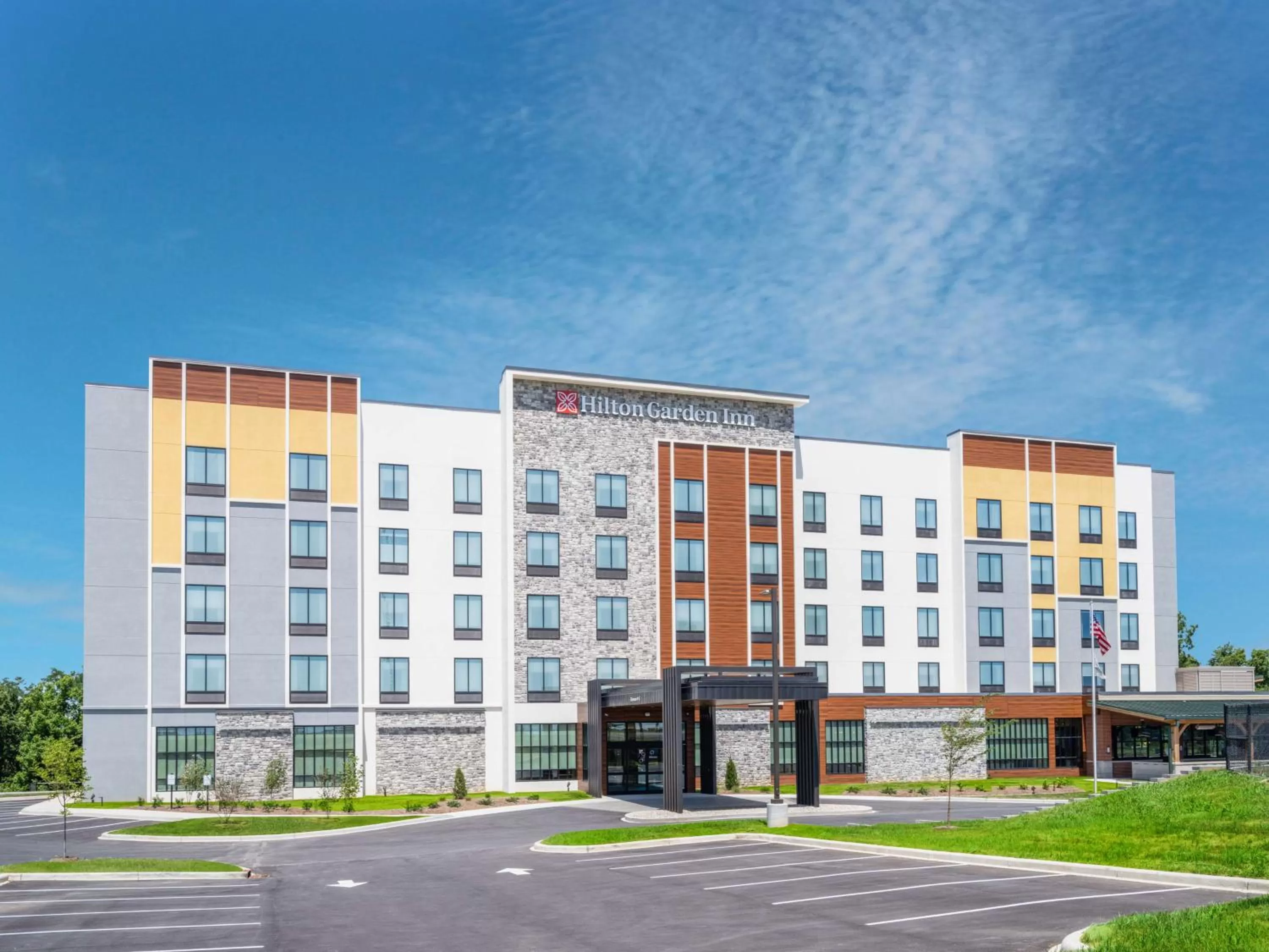 Property building in Hilton Garden Inn Jeffersonville, In