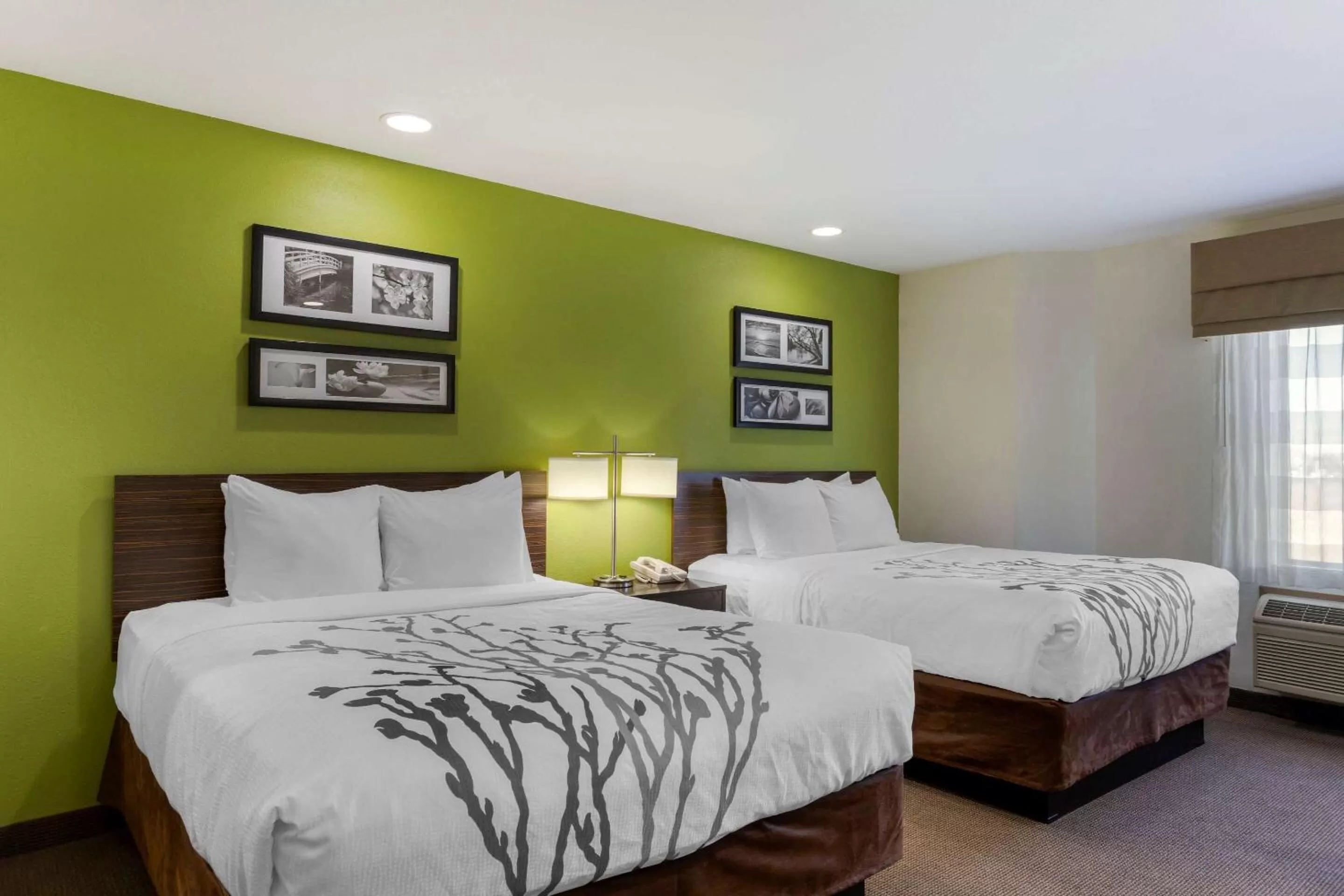 Bedroom, Bed in Sleep Inn Ontario