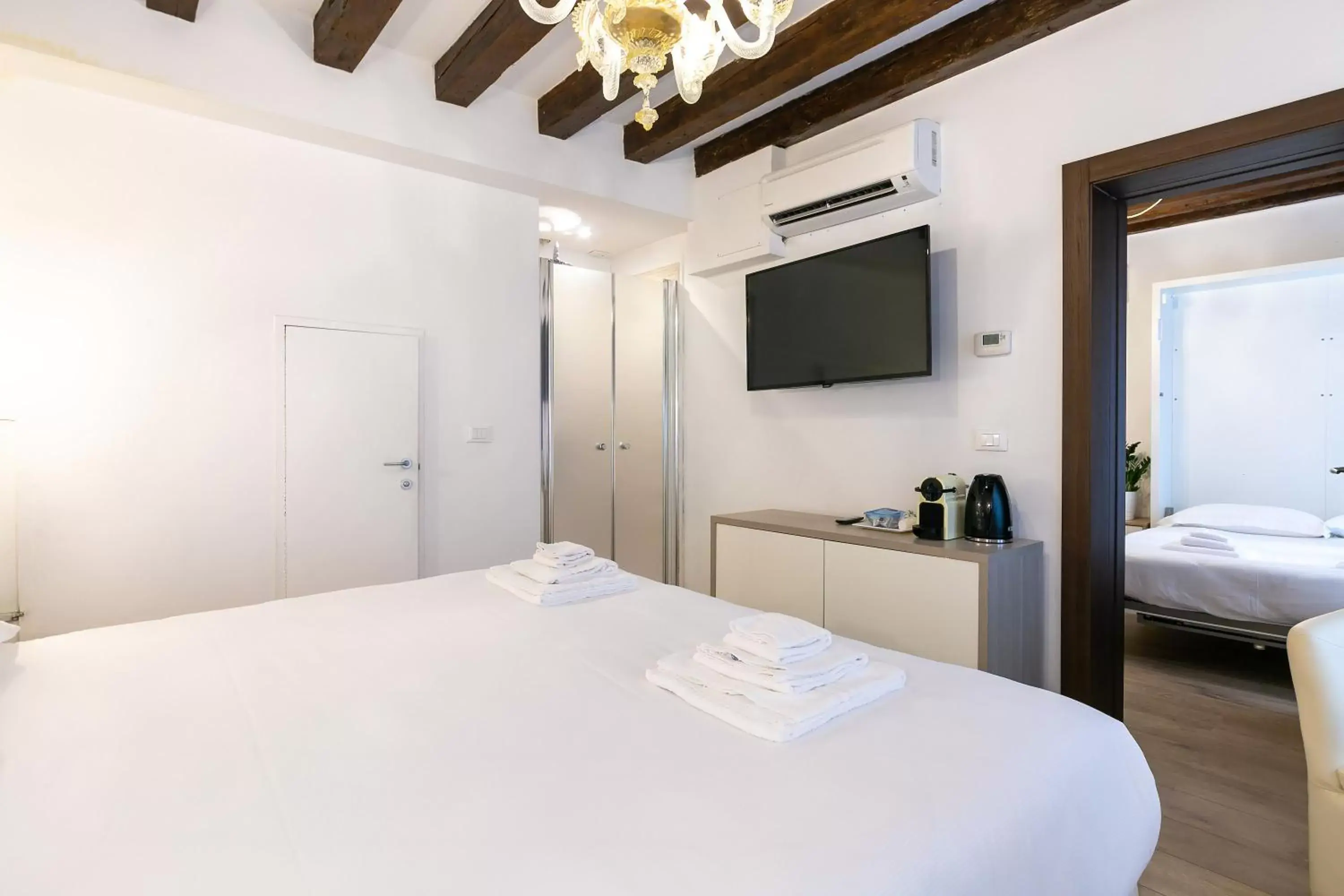Bed in Rialto Suite 707