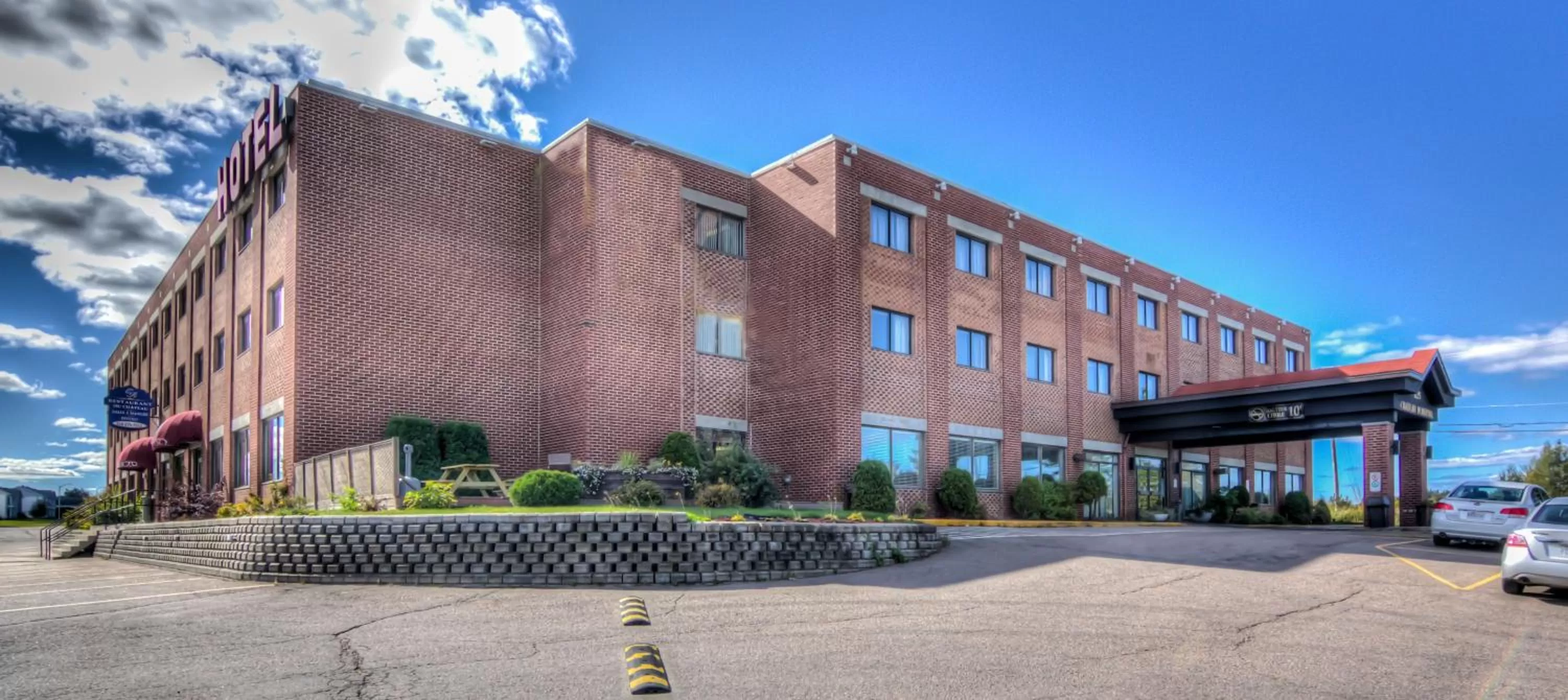 Nearby landmark in Chateau Roberval