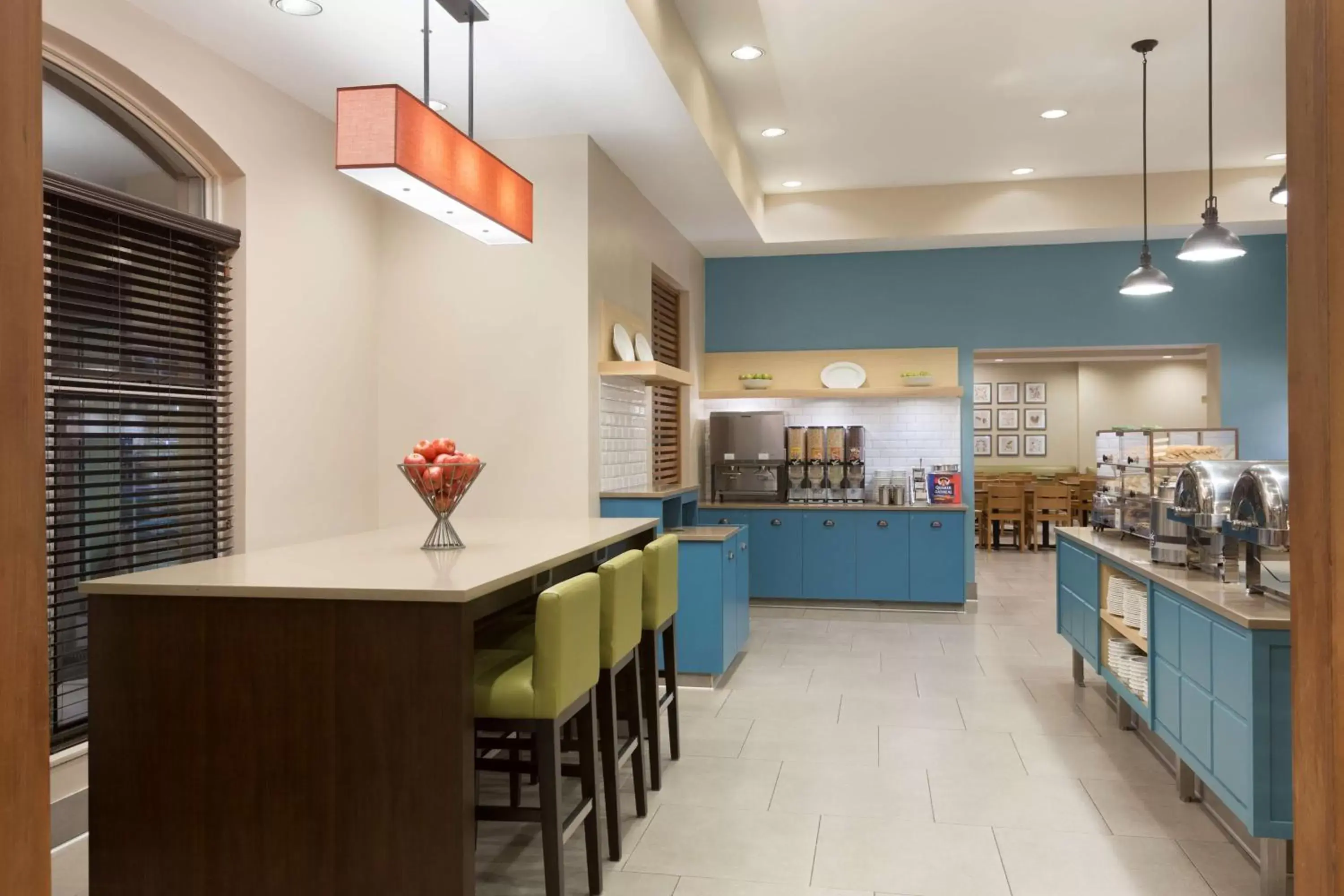 Restaurant/places to eat, Kitchen/Kitchenette in Country Inn & Suites by Radisson, Bloomington at Mall of America, MN