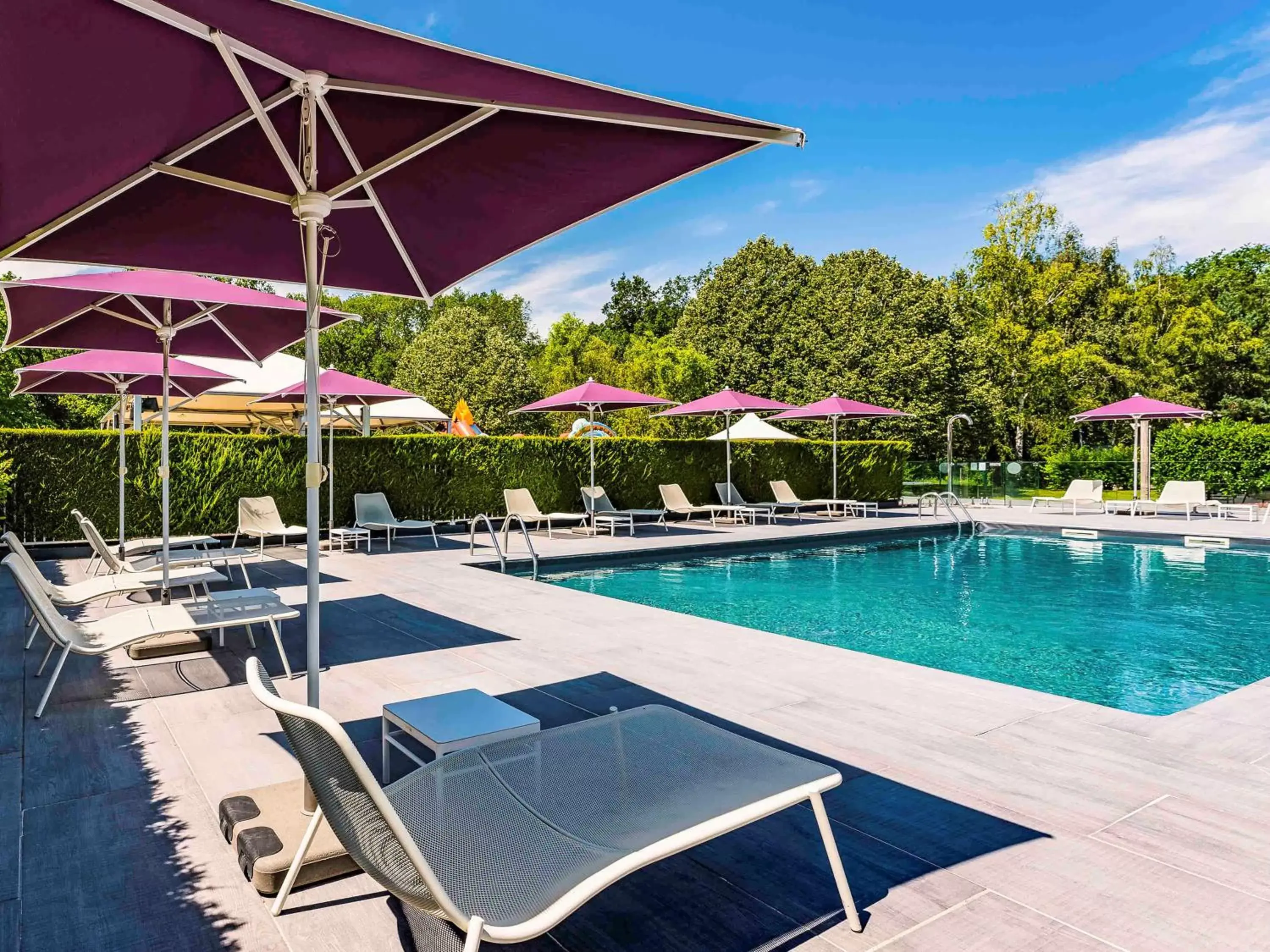 Activities, Swimming Pool in Novotel Orléans Saint Jean de Braye