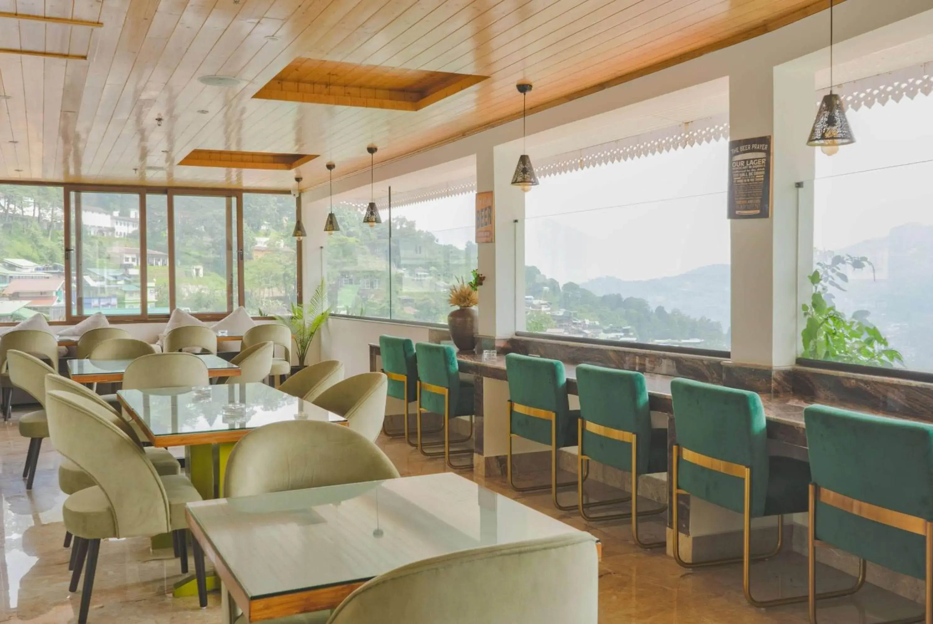 Lobby or reception, Restaurant/Places to Eat in Days Inn by Wyndham Gangtok Tadong