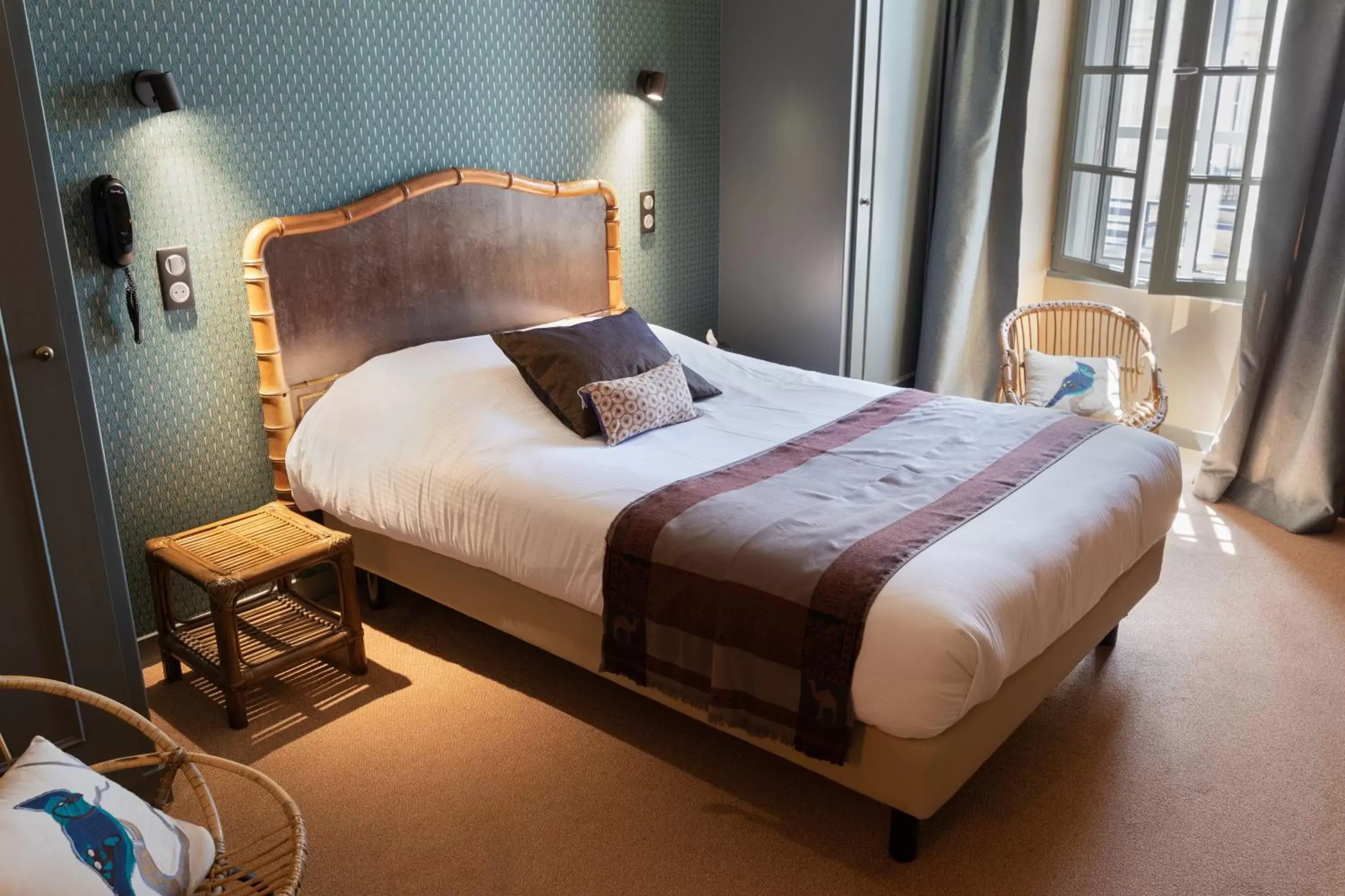 Bed in Hôtel Saint-Julien