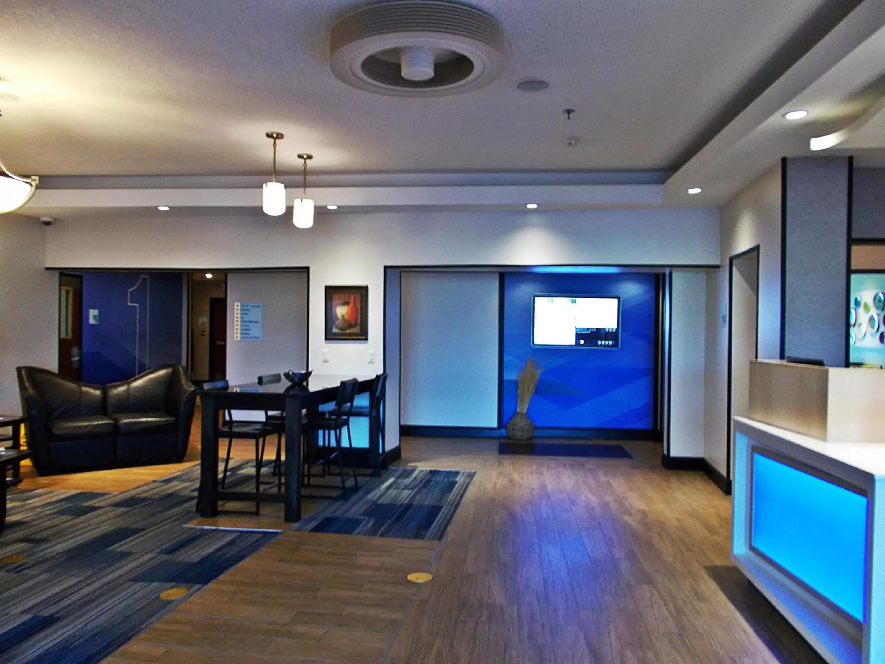 Lobby or reception in Holiday Inn Express & Suites - Miami, an IHG Hotel