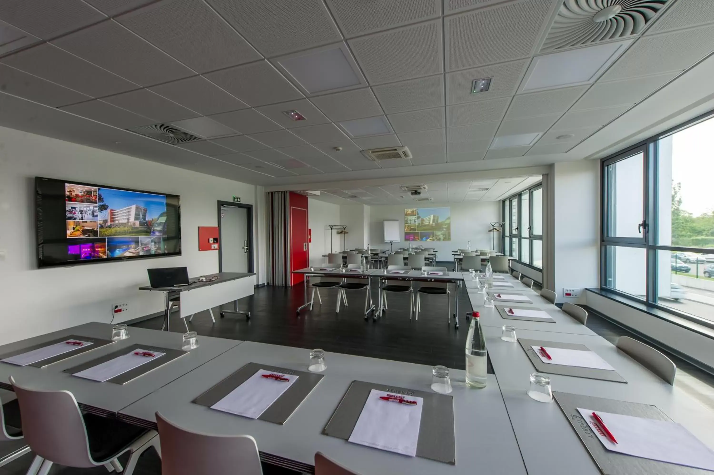 Meeting/conference room in Hôtel Restaurant Athena Spa