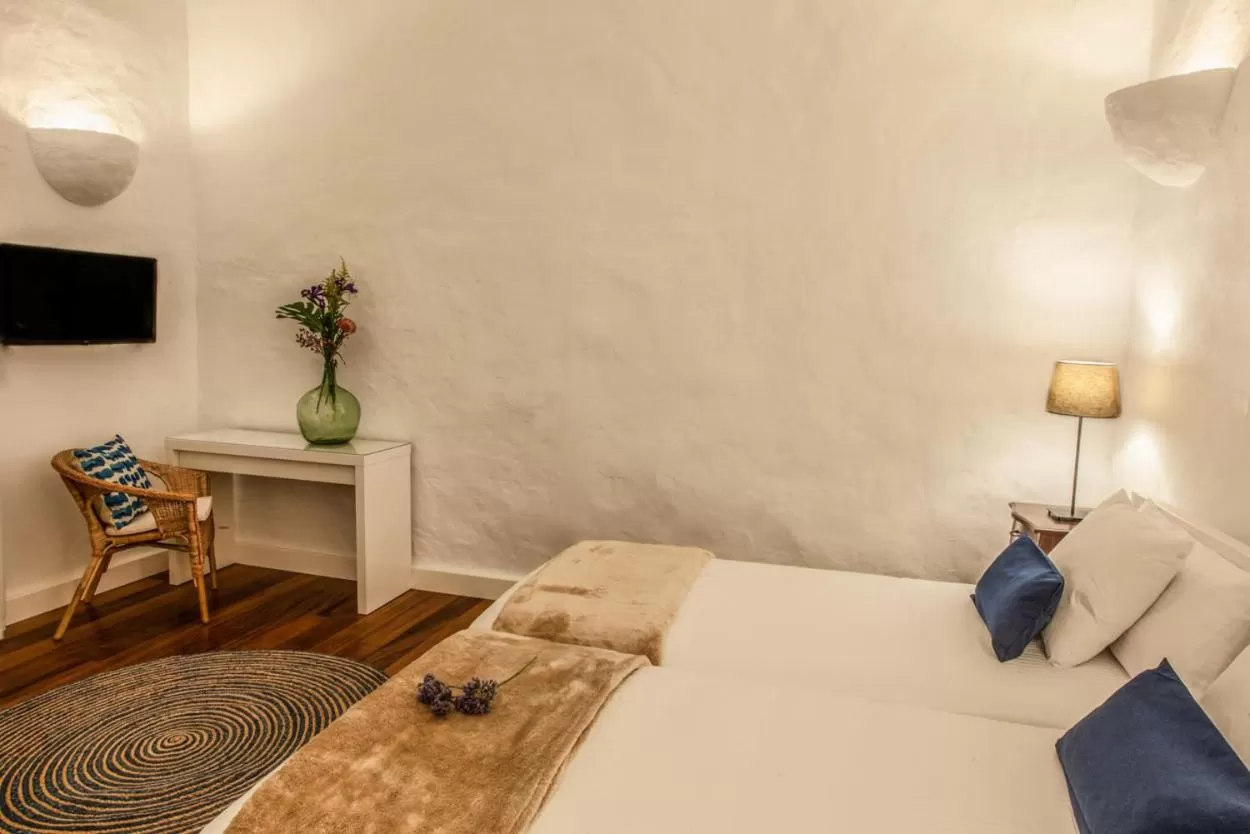 Bed in Los Lirios Hotel Rural - Adults Only