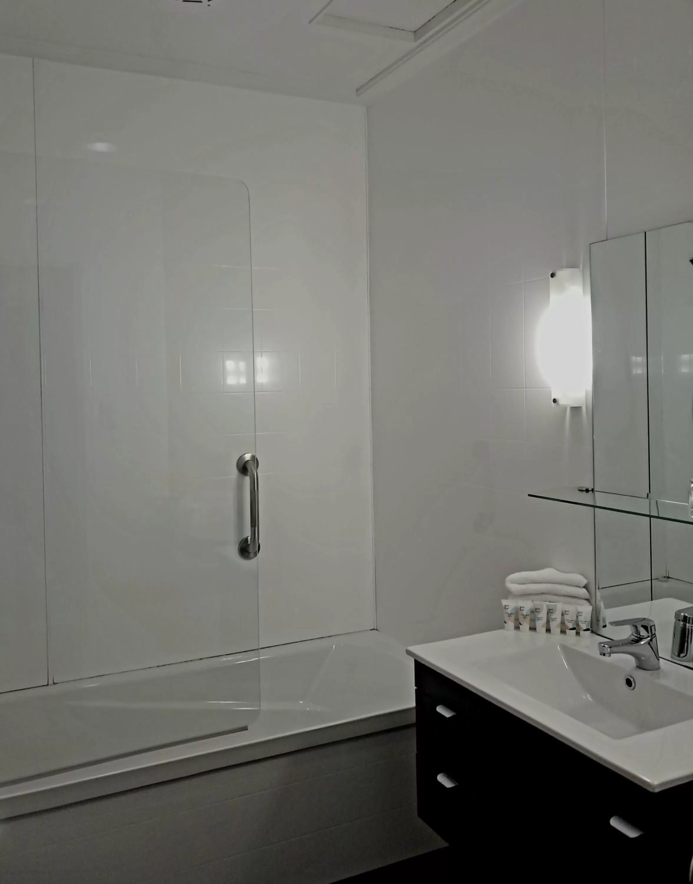 Bathroom in Kelvin Hotel