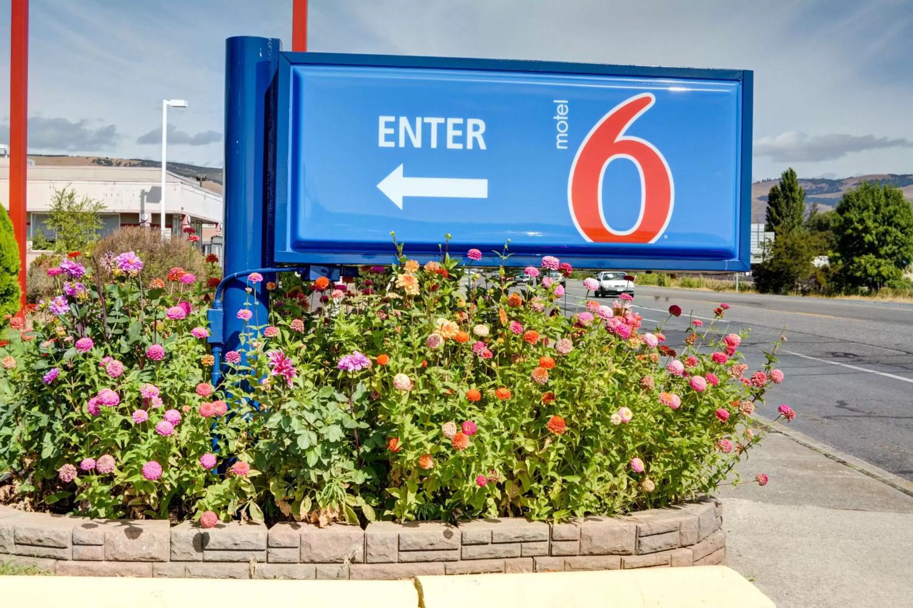 Property building, Facade/Entrance in Motel 6-The Dalles, OR