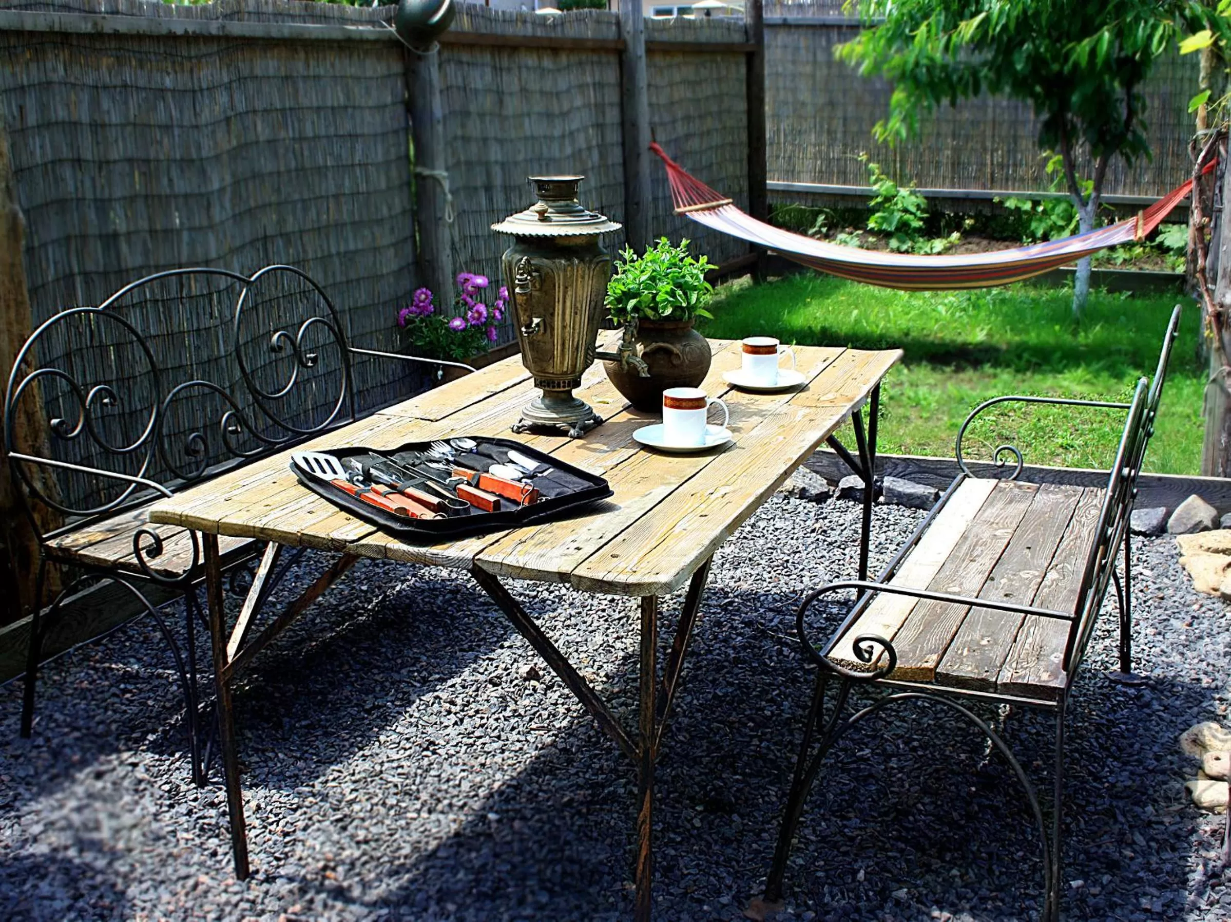 Property building in Inn Khlibodarskiy