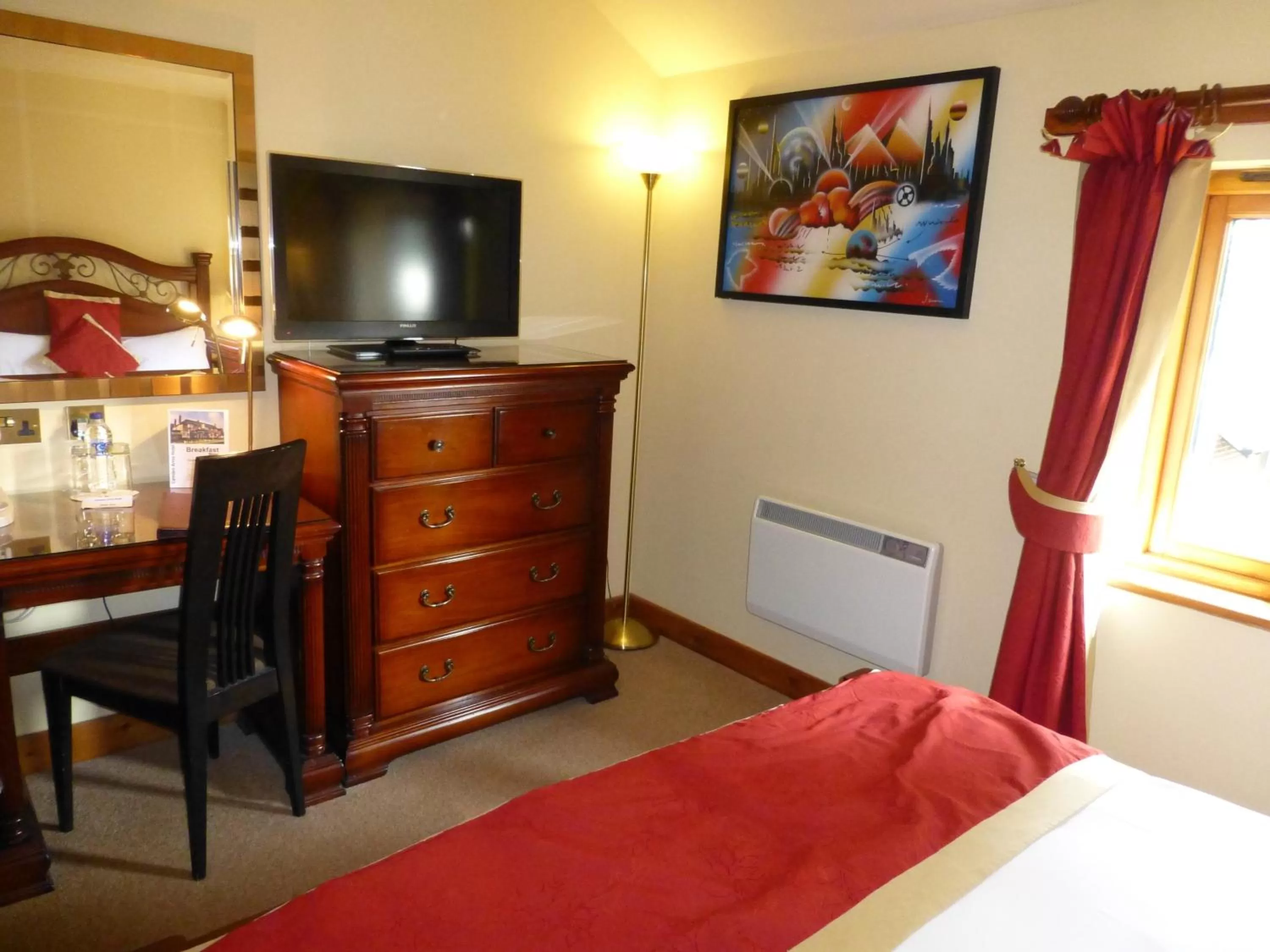 Bedroom, Bed in Camden Arms Hotel