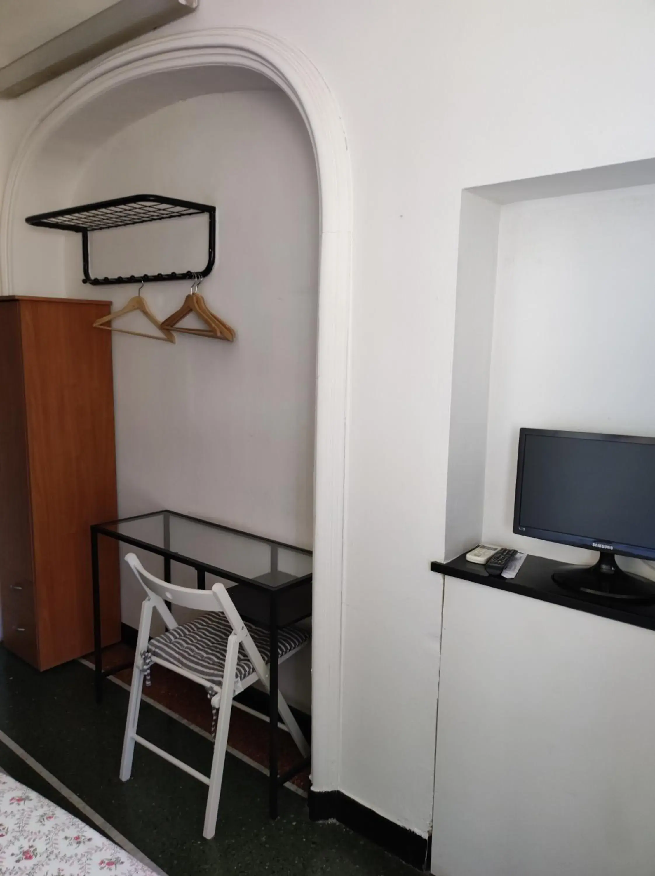 TV and multimedia, TV/Entertainment Center in Albergo Caffaro