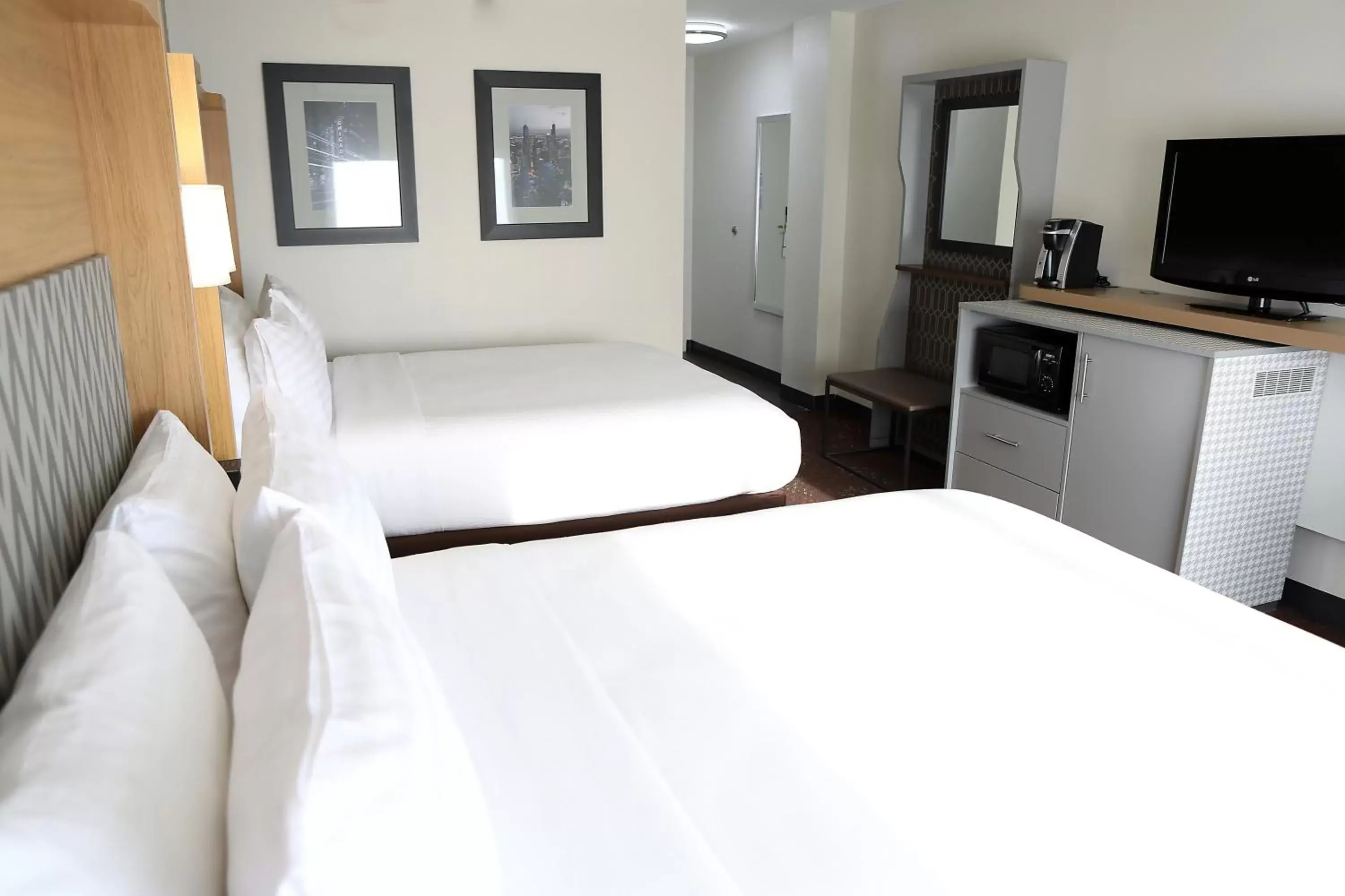 Photo of the whole room, Bed in Holiday Inn O'Hare Area, an IHG Hotel