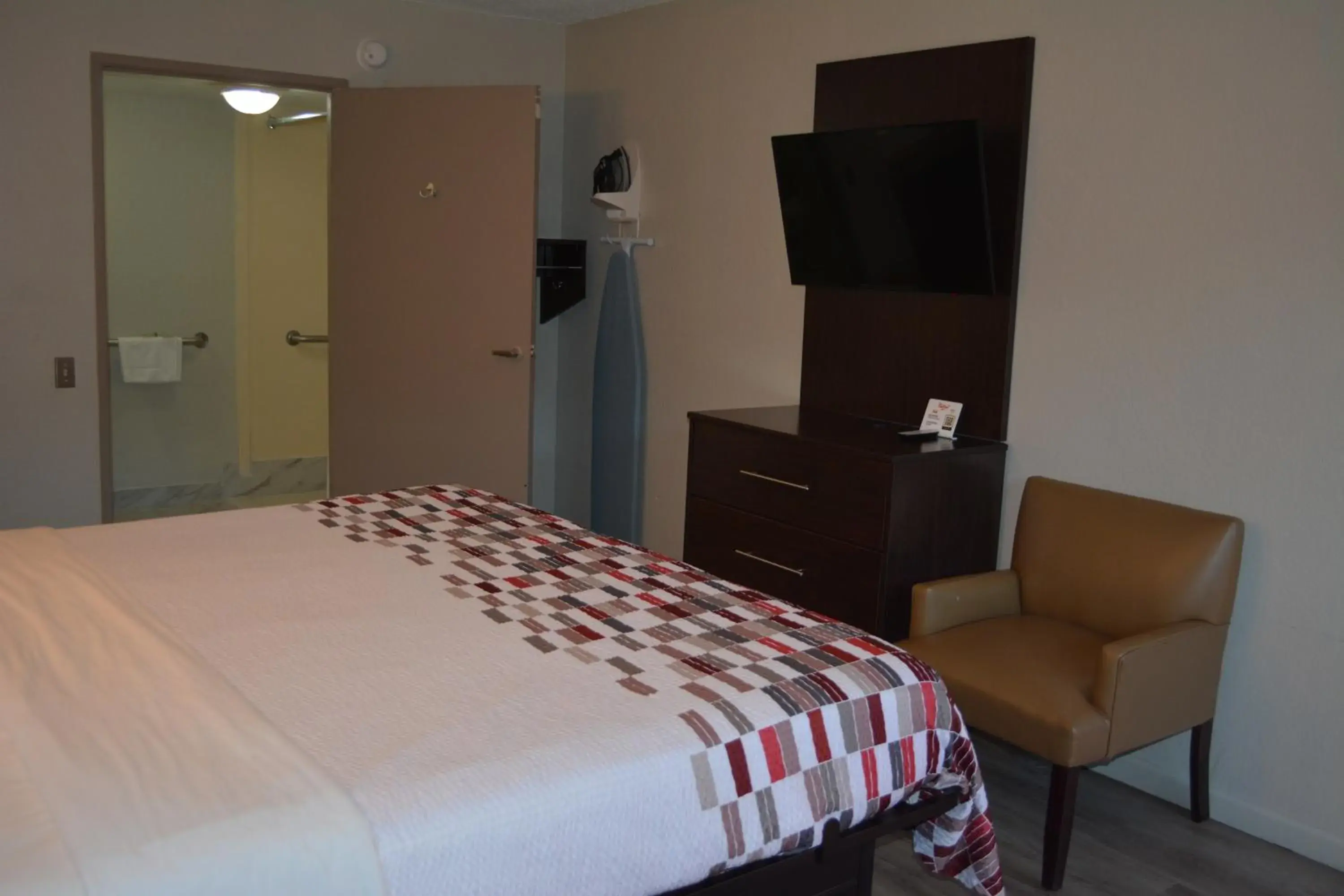 Bed in Red Roof Inn Jackson North – Ridgeland