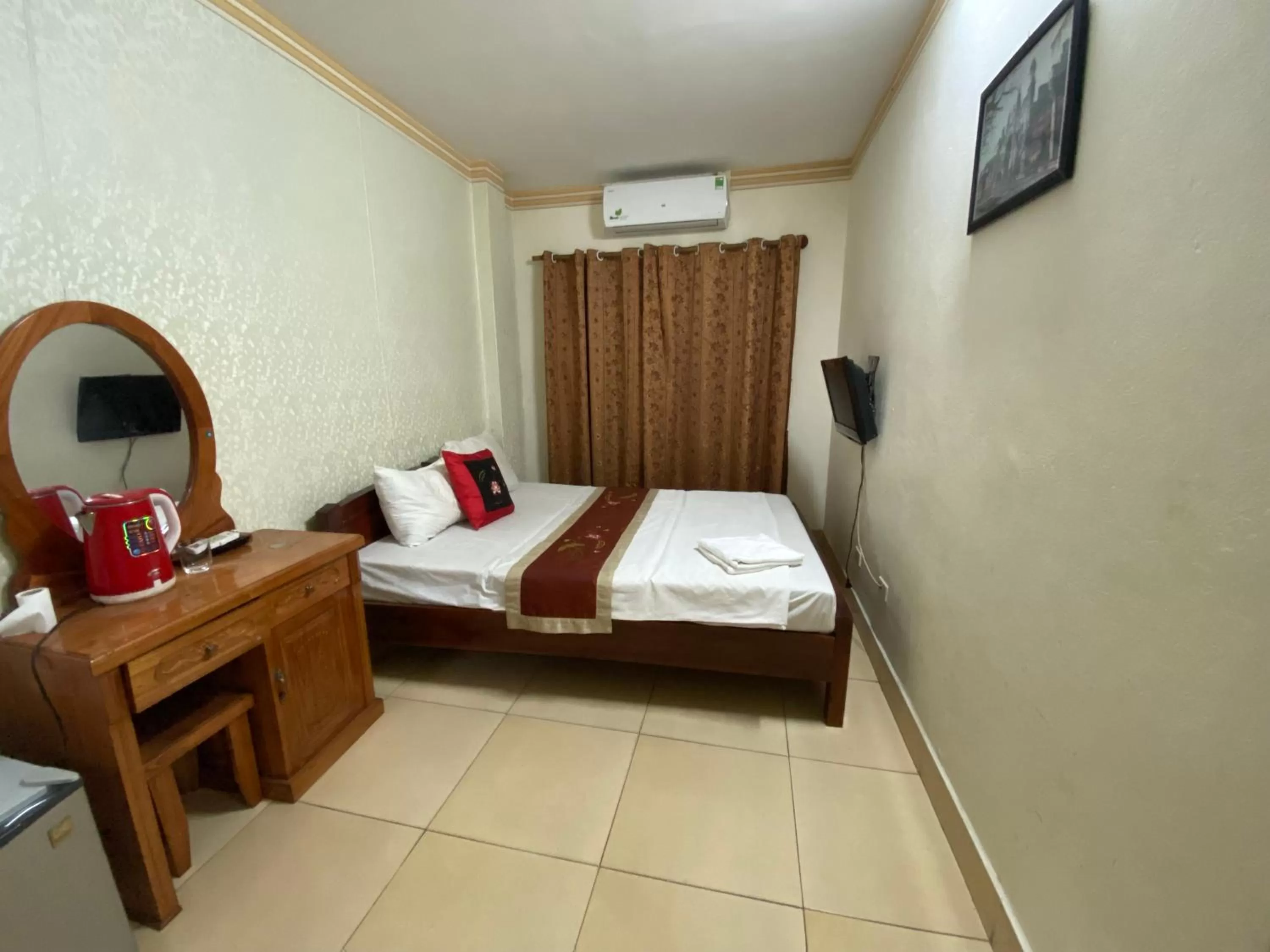 Photo of the whole room, Bed in Sophie hotel