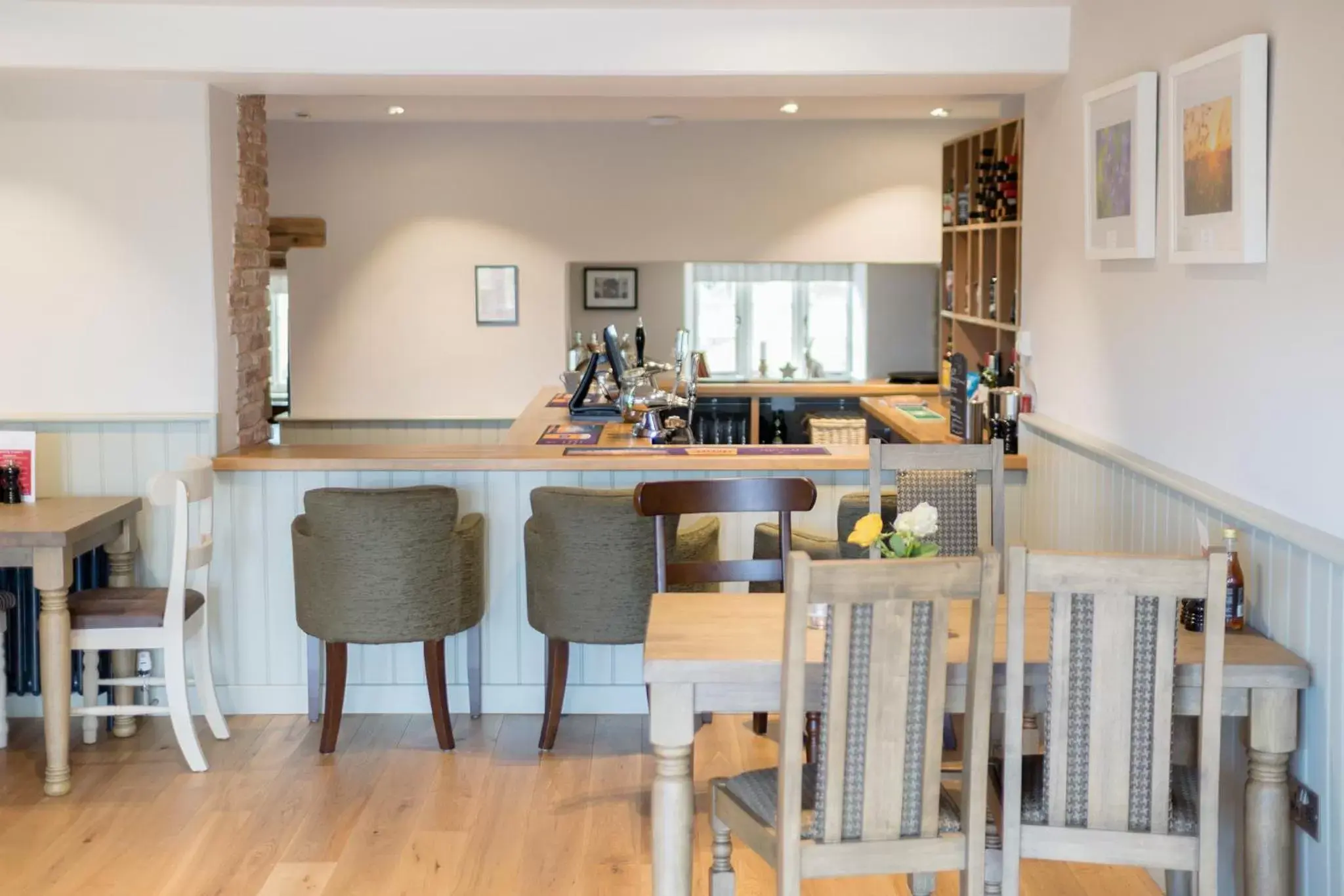 Lounge or bar, Dining Area in The Red Lion at Hellidon