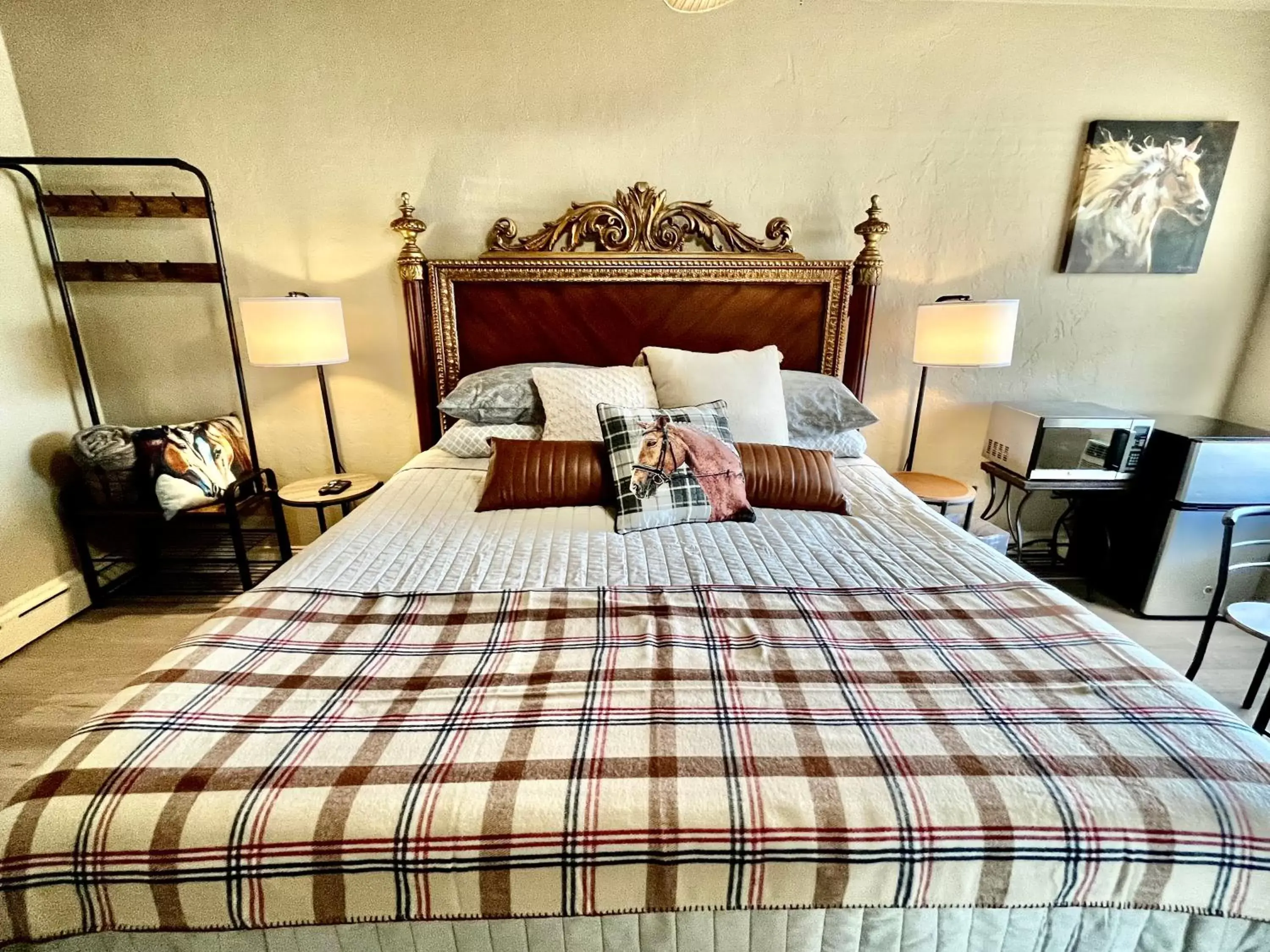 Bed in Shamrock Cove Inn