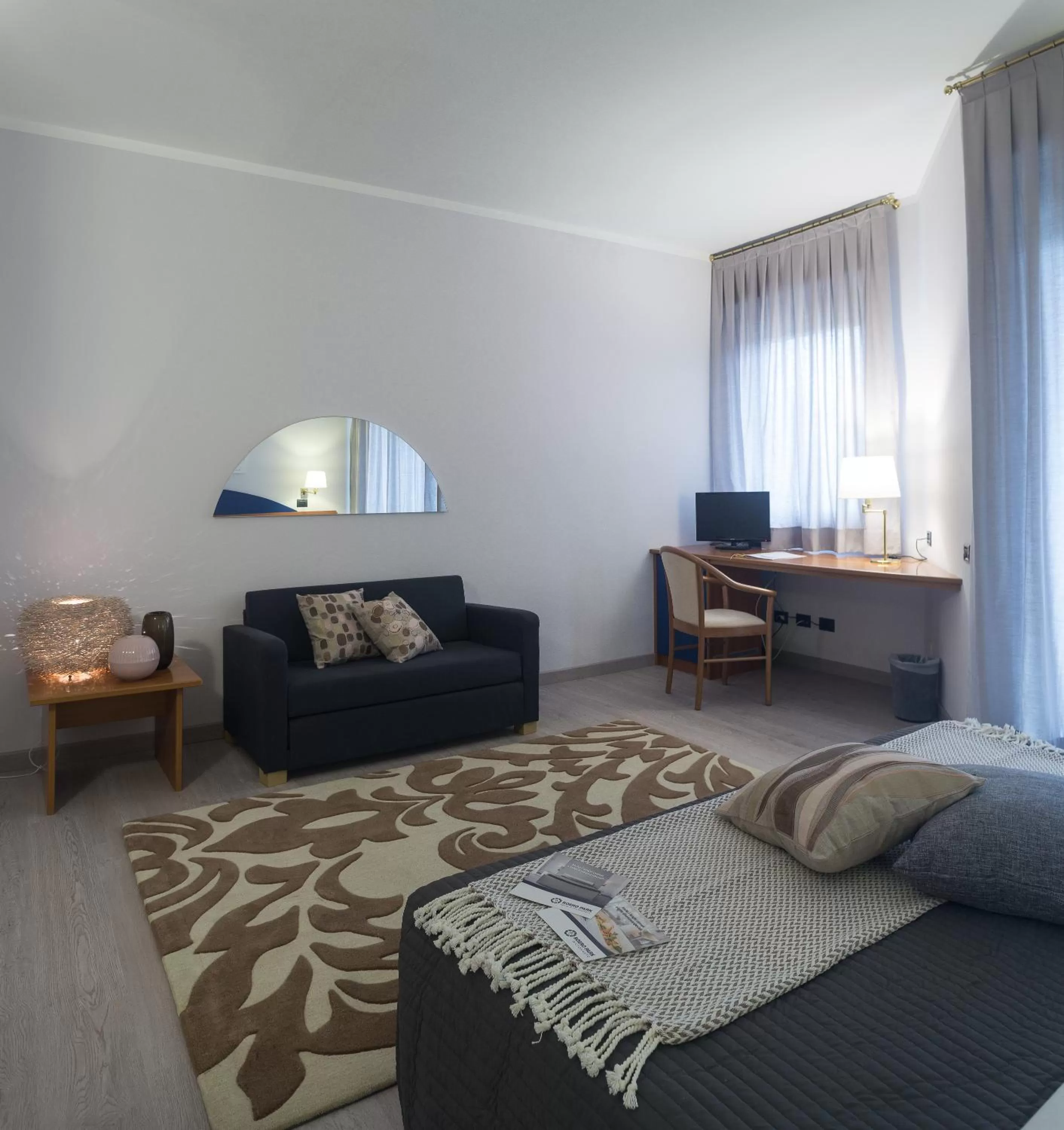 Photo of the whole room, Seating Area in Roero Park Hotel